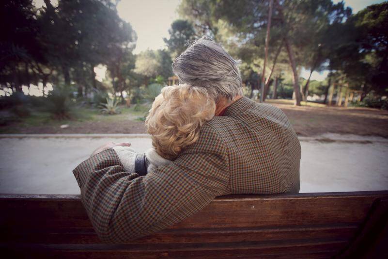 "À 80 ans, on a encore envie daimer..." À la rencontre de ces seniors qui cherchent l'amour