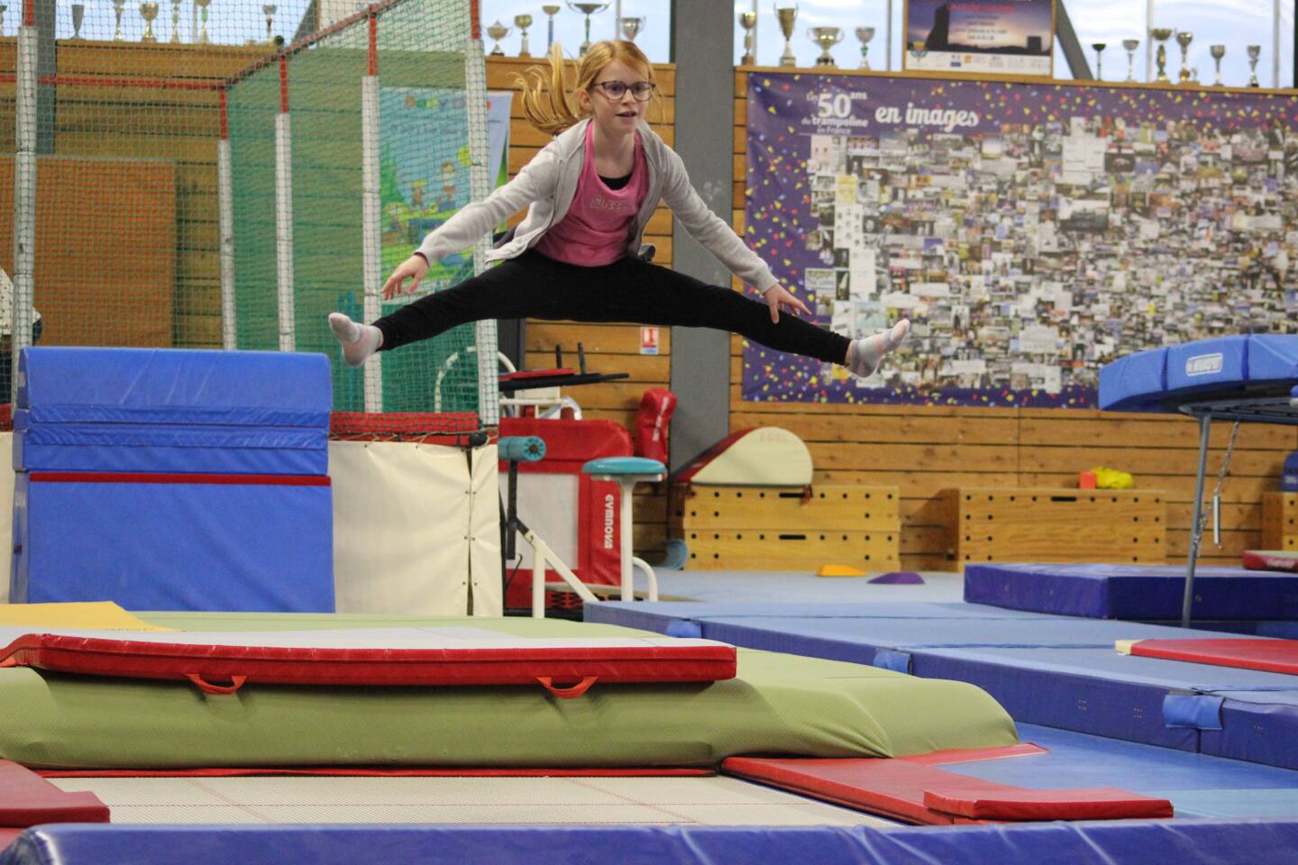 Initiation au trampoline.