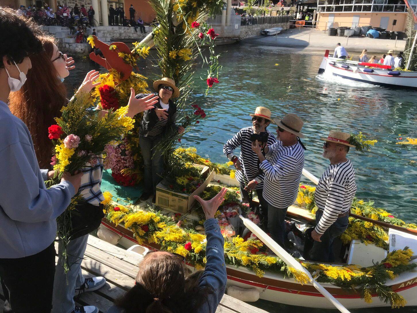 4 photos qui montrent que les fleurs et la fête étaient de retour, ce vendredi, dans la rade de Villefranche-sur-Mer