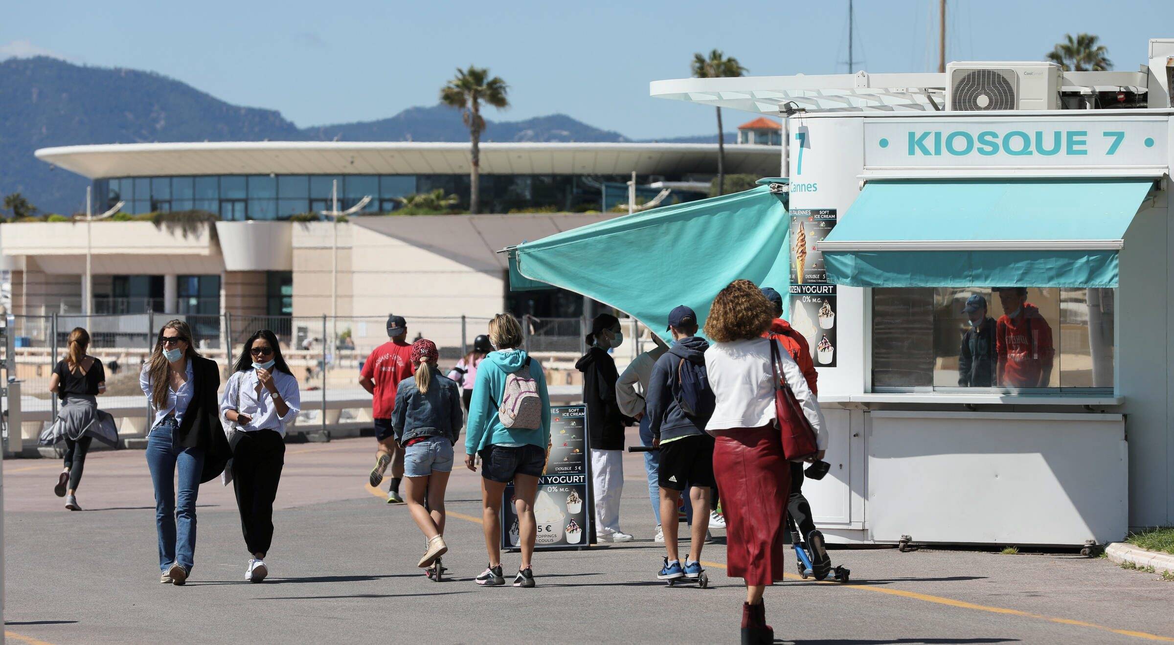 Jobs d'été: 110 postes à pourvoir dans les kiosques du bord de mer de Cannes à Juan-les-Pins