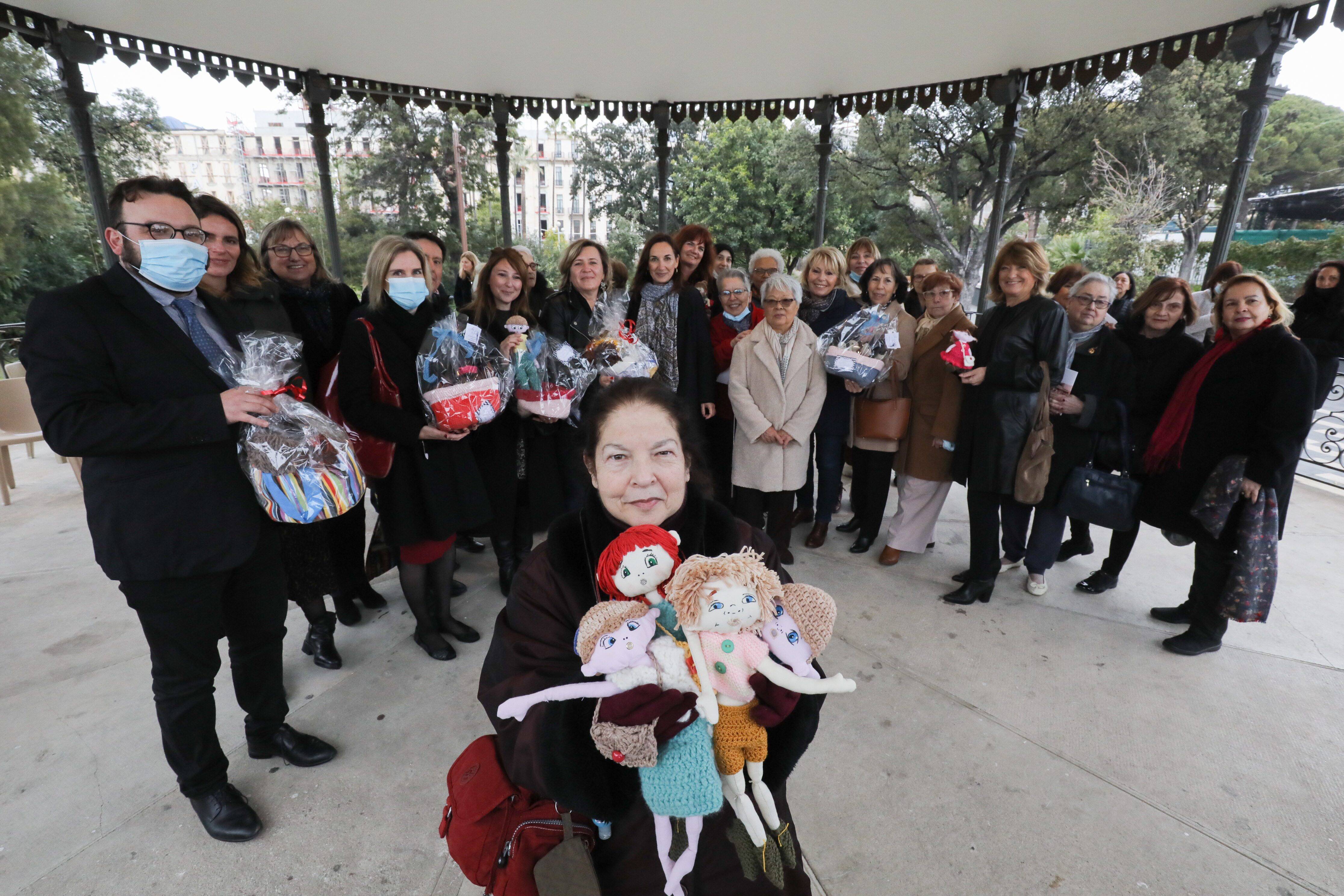 Nice offre des poupées aux policiers pour aider les enfants victimes d'abus sexuels