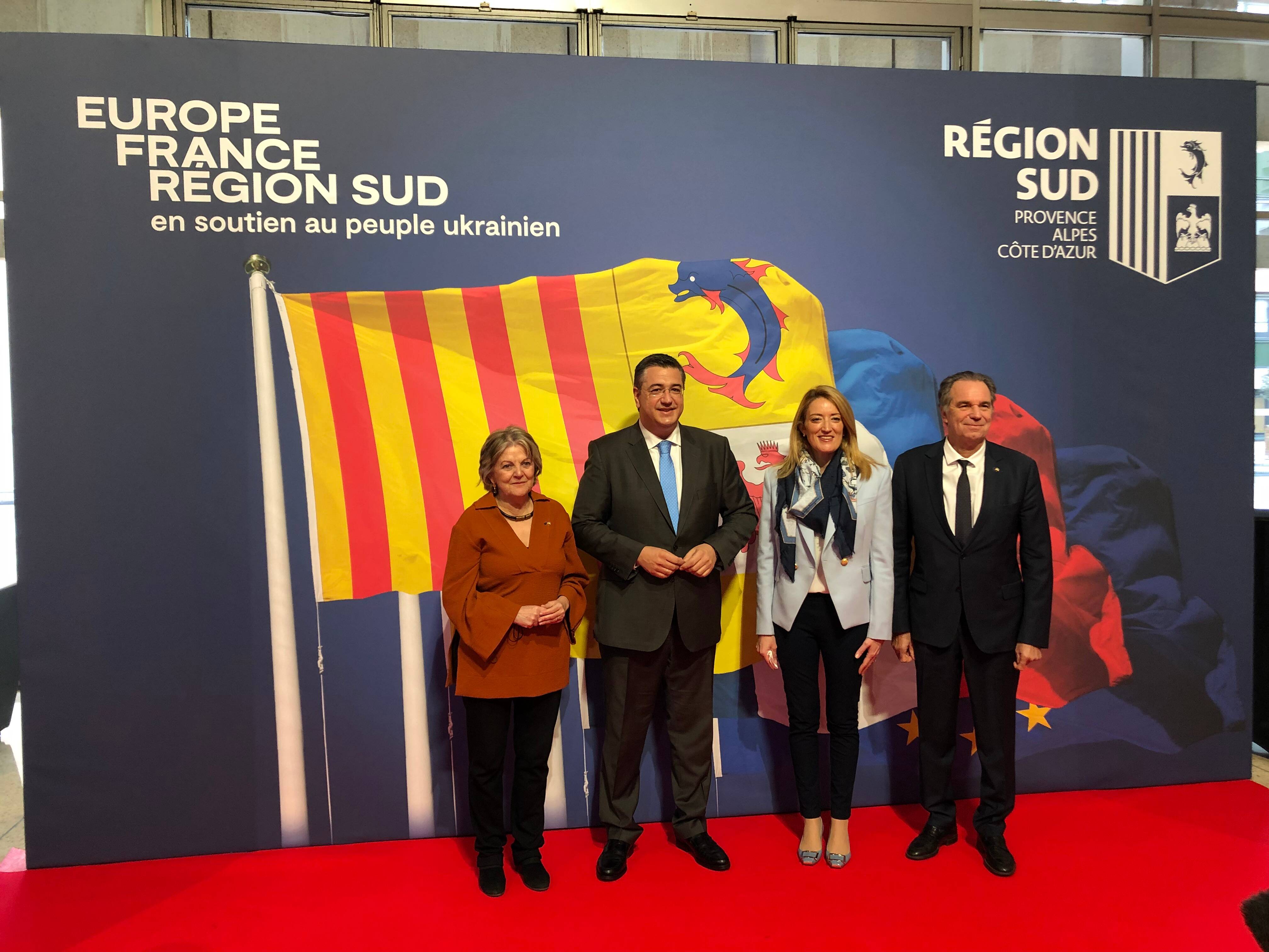 "Les Russes doivent comprendre que la guerre en Ukraine n'a aucun sens", selon la présidente du Parlement européen