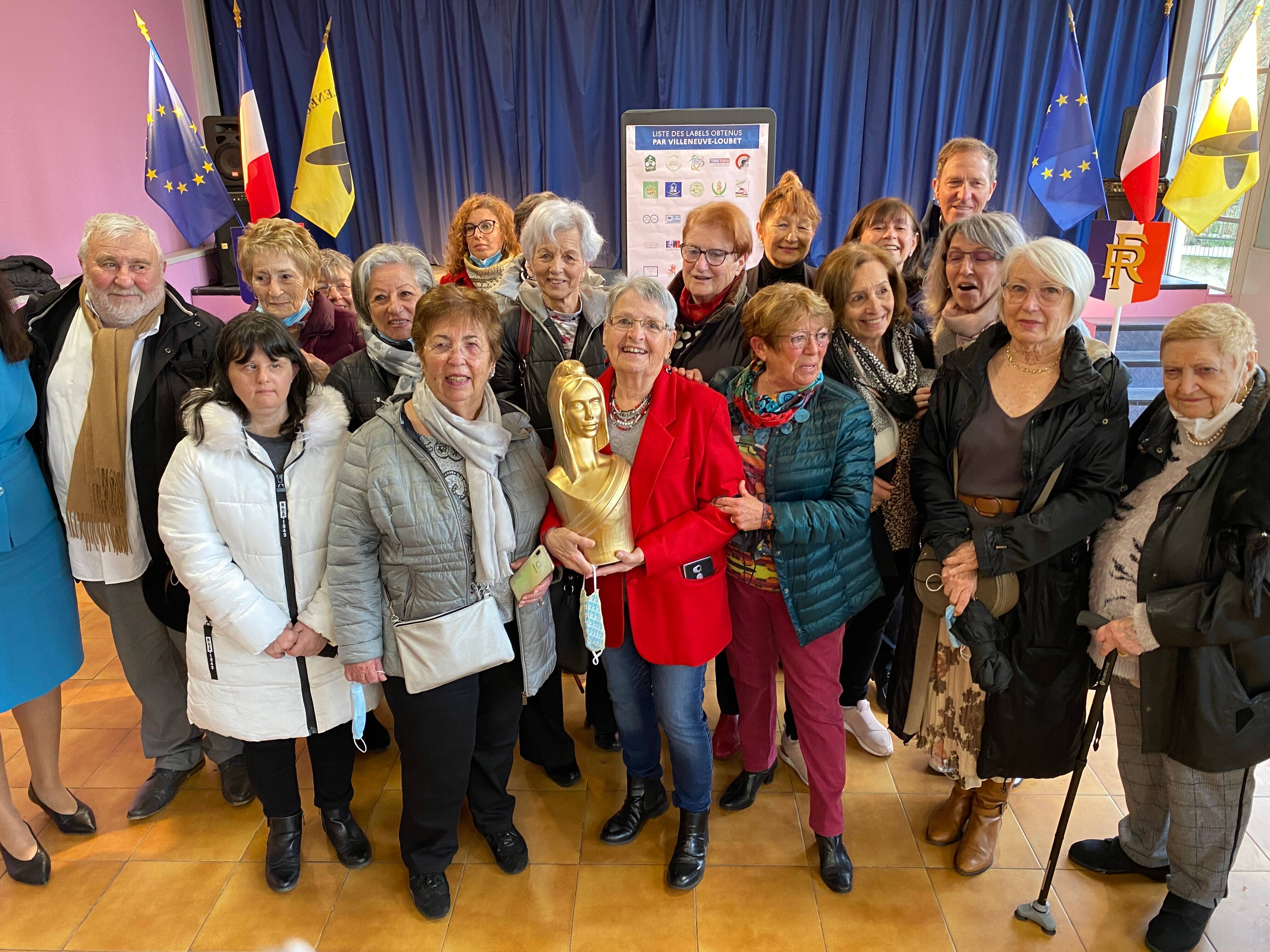 "Faire des masques en urgence, un sacré boulot": ces couturières azuréennes récompensées pour leur mobilisation au début de la pandémie de la Covid-19