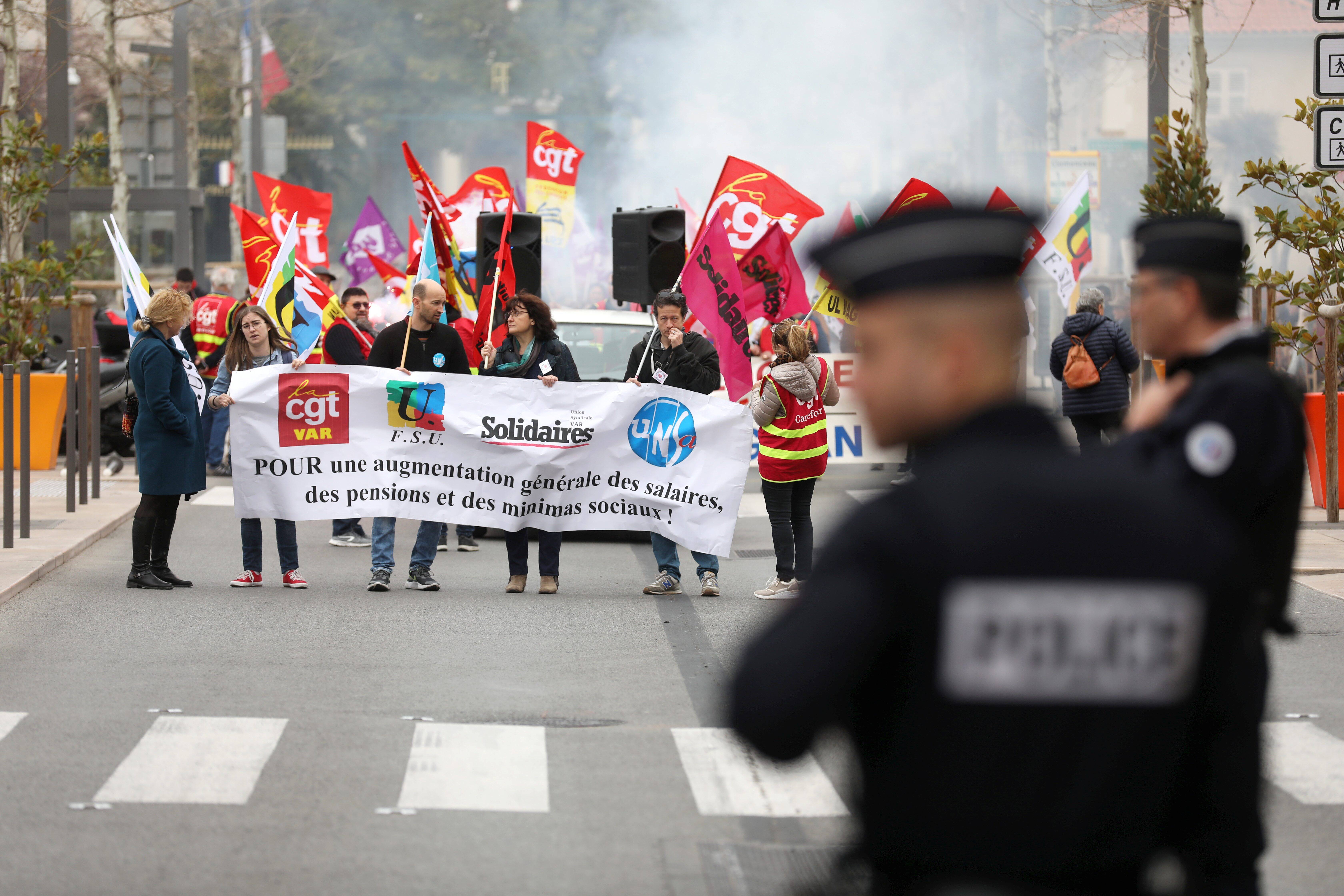 Unions demonstrate in Draguignan to demand better wages