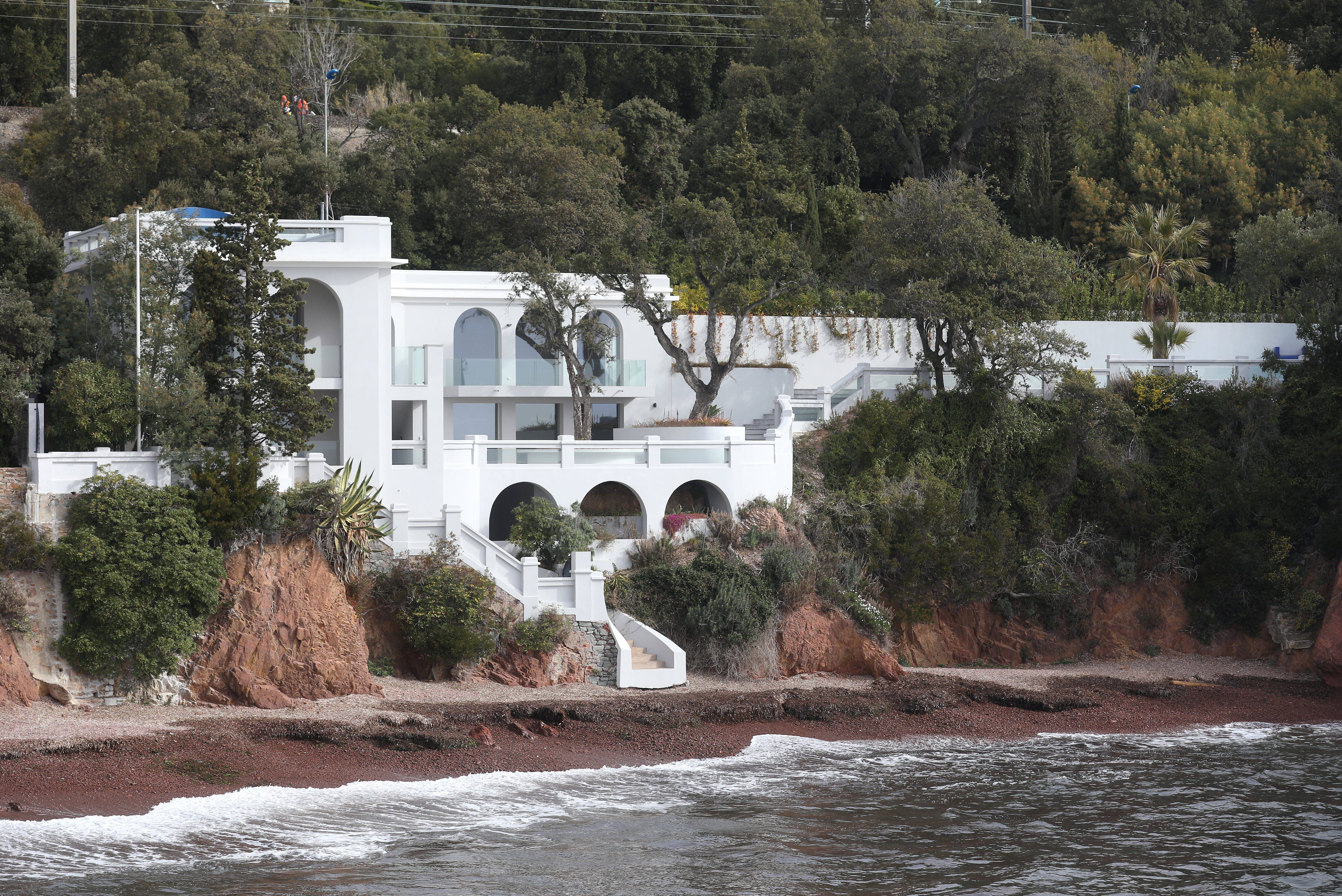 Non, cette luxueuse villa à Saint-Raphaël n'appartient pas à un oligarque... Mais elle est bien à vendre