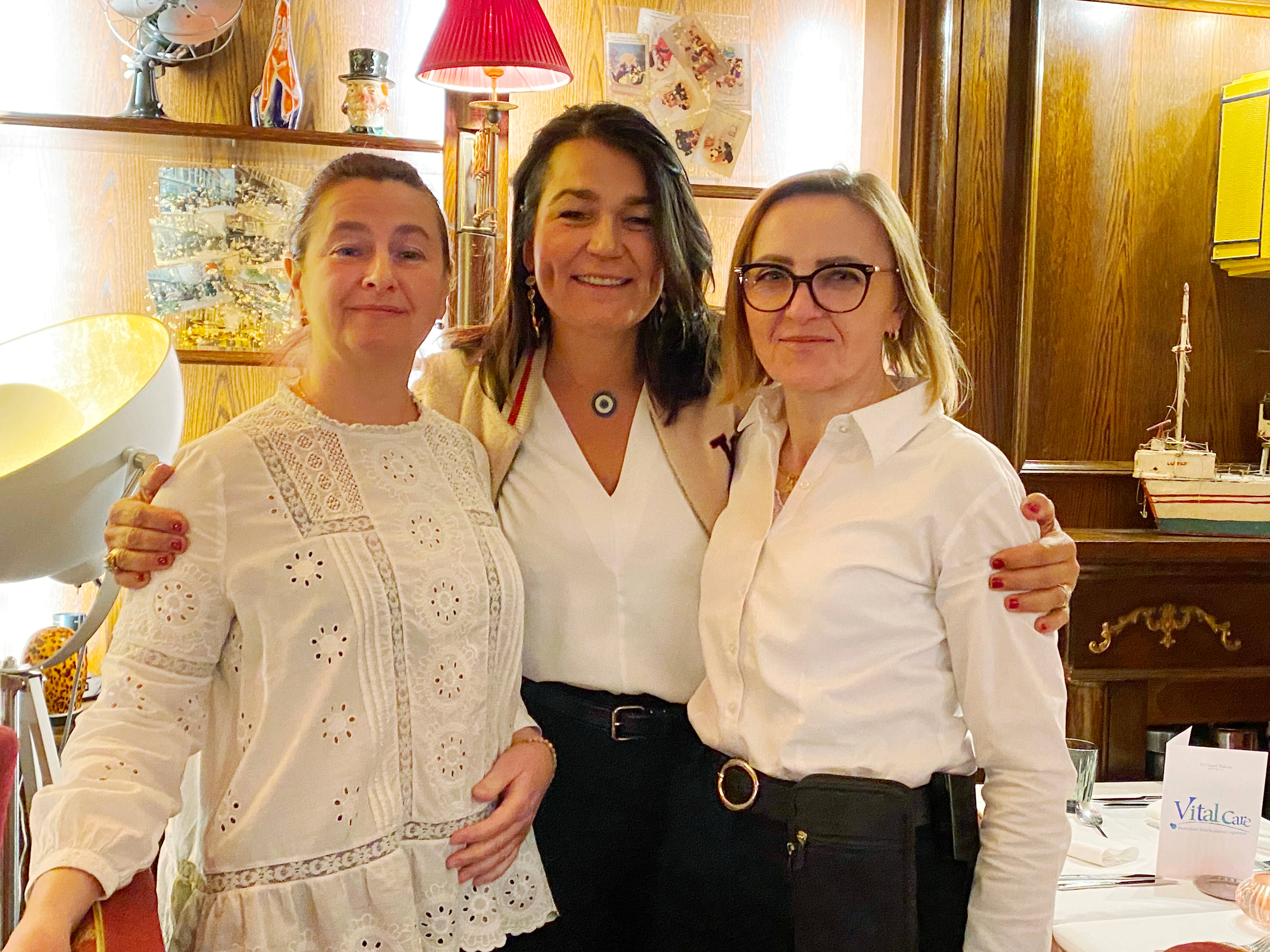"Ça nous touche beaucoup, on a les mêmes racines": cette Russe et cette Ukrainienne travaillent ensemble dans un restaurant de Nice