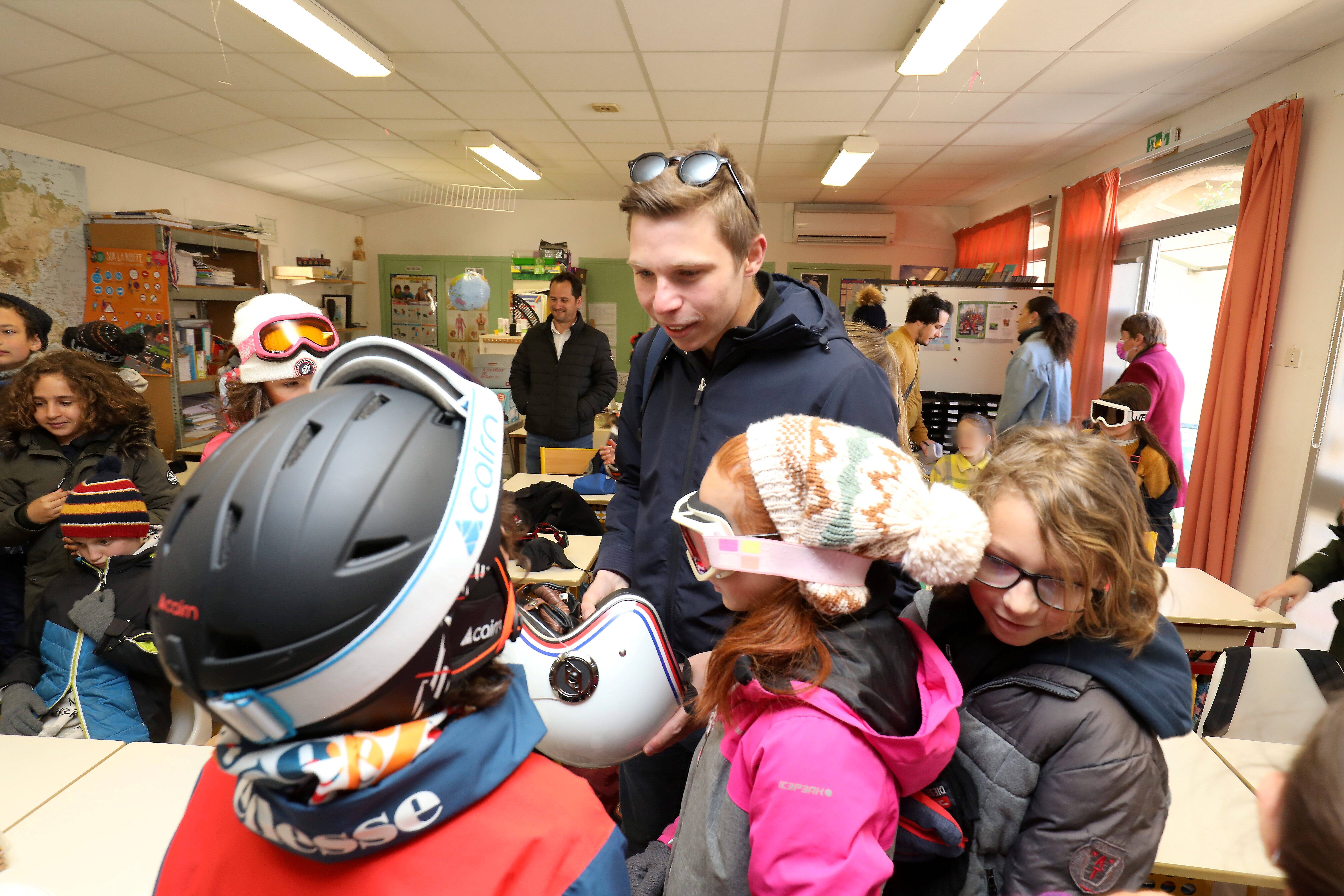 Les enfants du Plan-de-la-Tour en liesse pour le retour du skieur Arthur Bauchet, quadruple médaillé des Jeux paralympiques de Pékin
