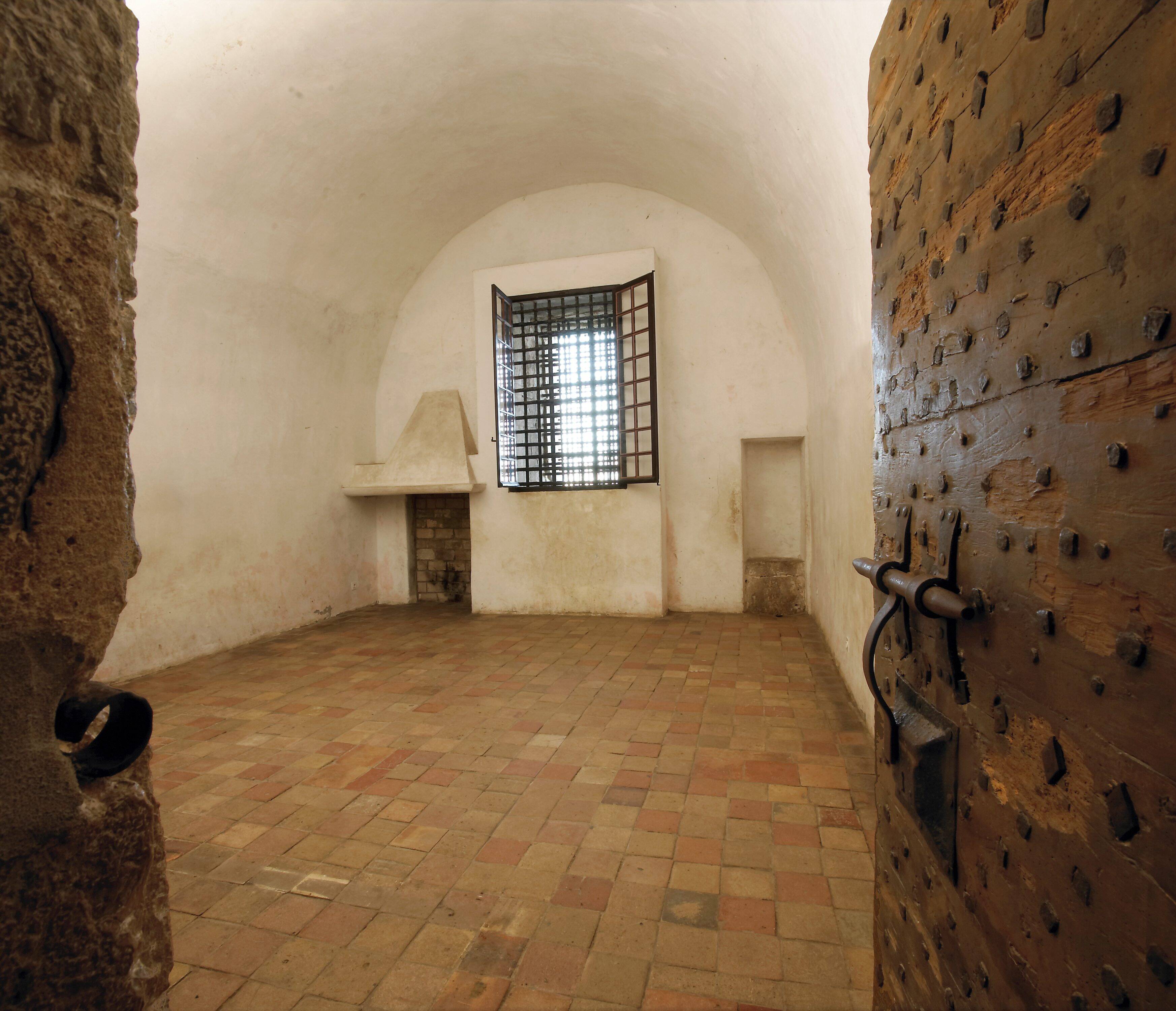 6 choses que vous ignorez peut-être sur le Masque de fer et les mystère de l'Île Sainte-Marguerite à Cannes