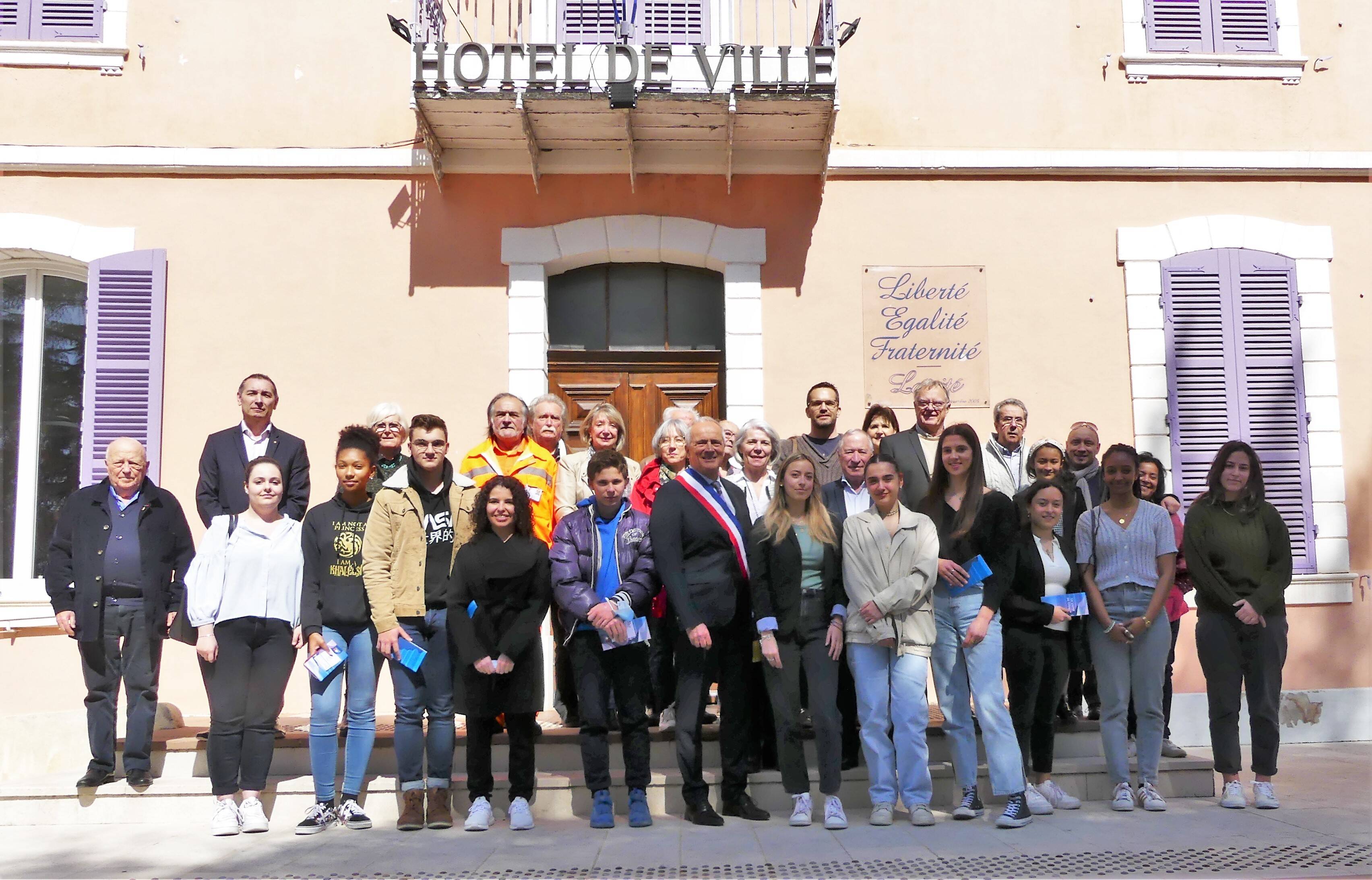 Au les jeunes majeurs reçoivent leur carte d