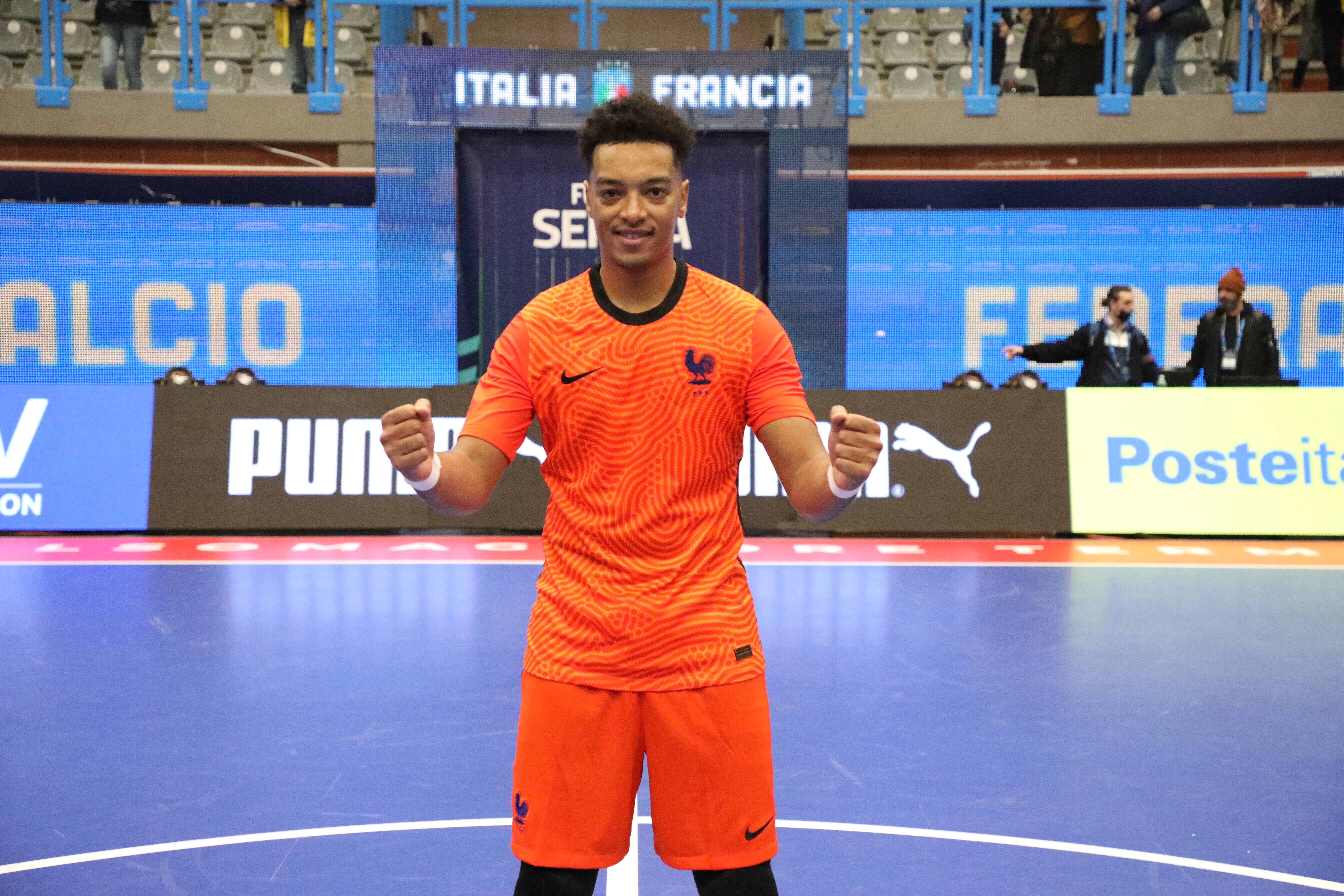 Le Varois Maarouf Kerroumi, gardien de l'équipe de France de futsal, se livre avant les matchs des Bleus à Toulon