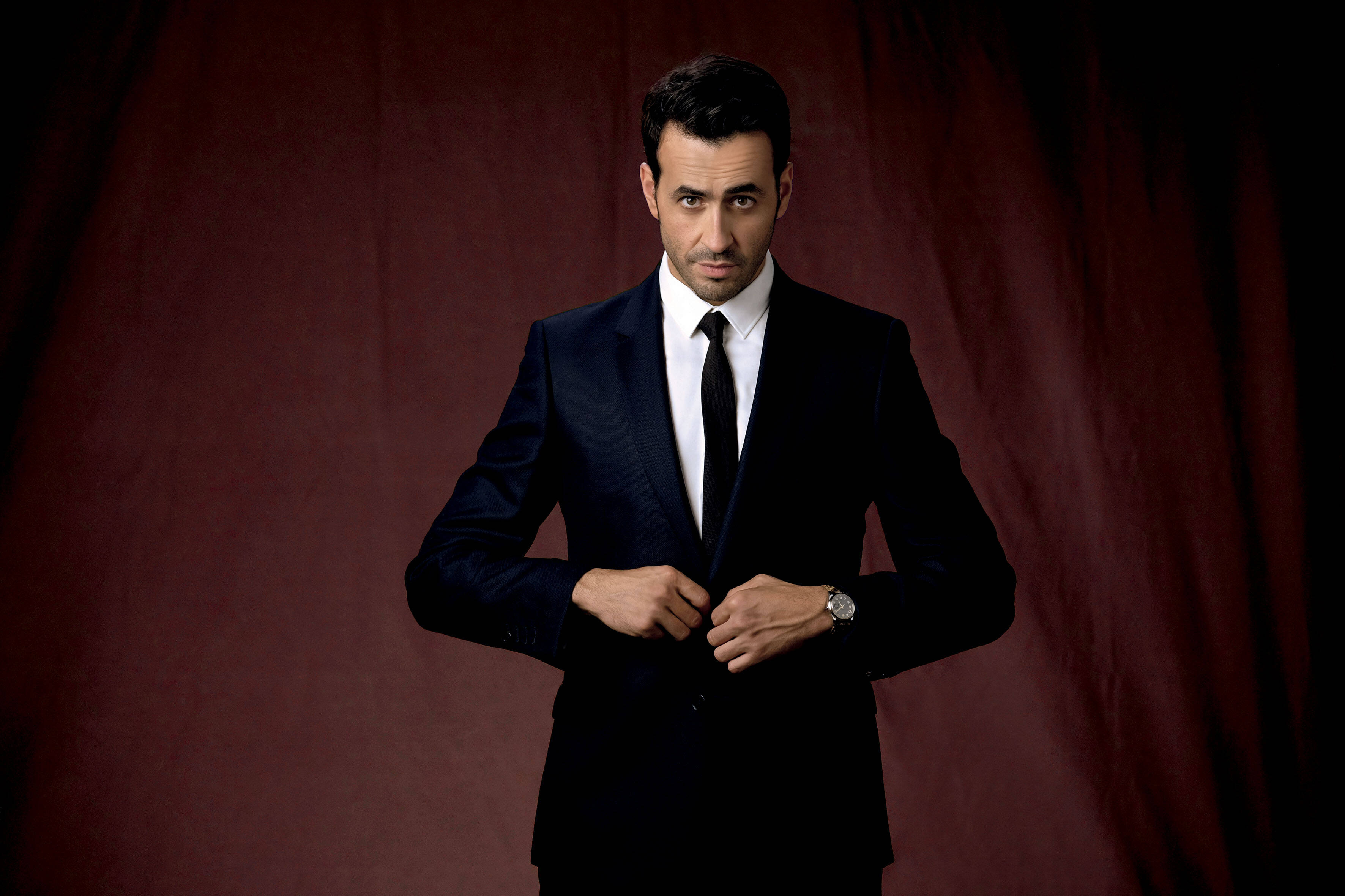 "J'ai terminé cramé..." En marge de Canneseries, Jonathan Cohen se confie sur son nouveau projet, "Le Flambeau"