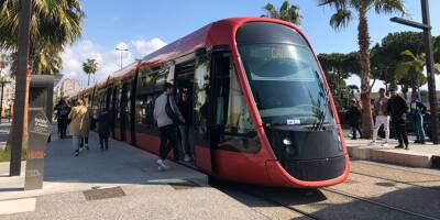 Agression au tournevis dans le tramway de Nice: deux prévenus en détention provisoire
