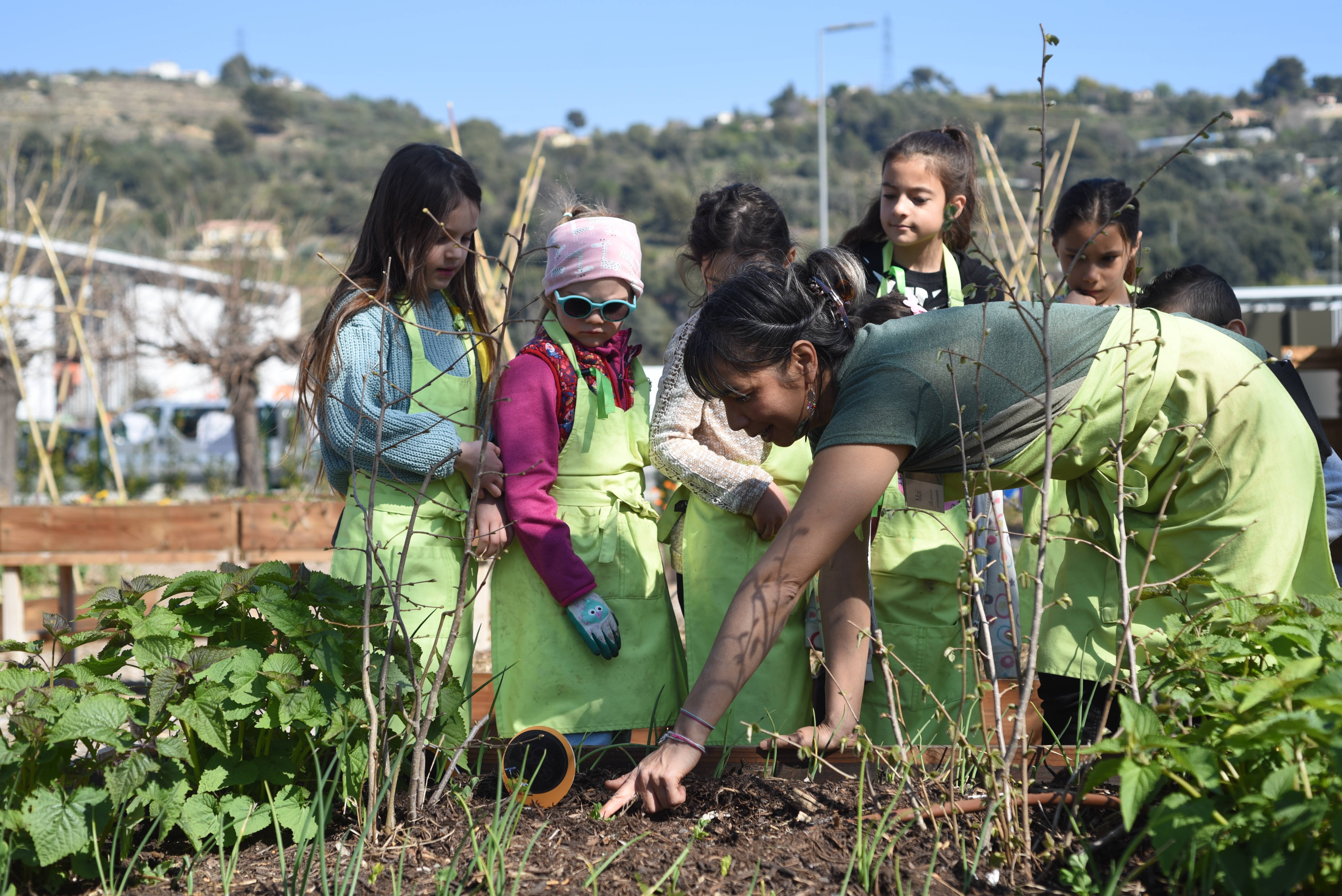 Quelle est cette association de Levens qui éduque les plus jeunes à la nature?