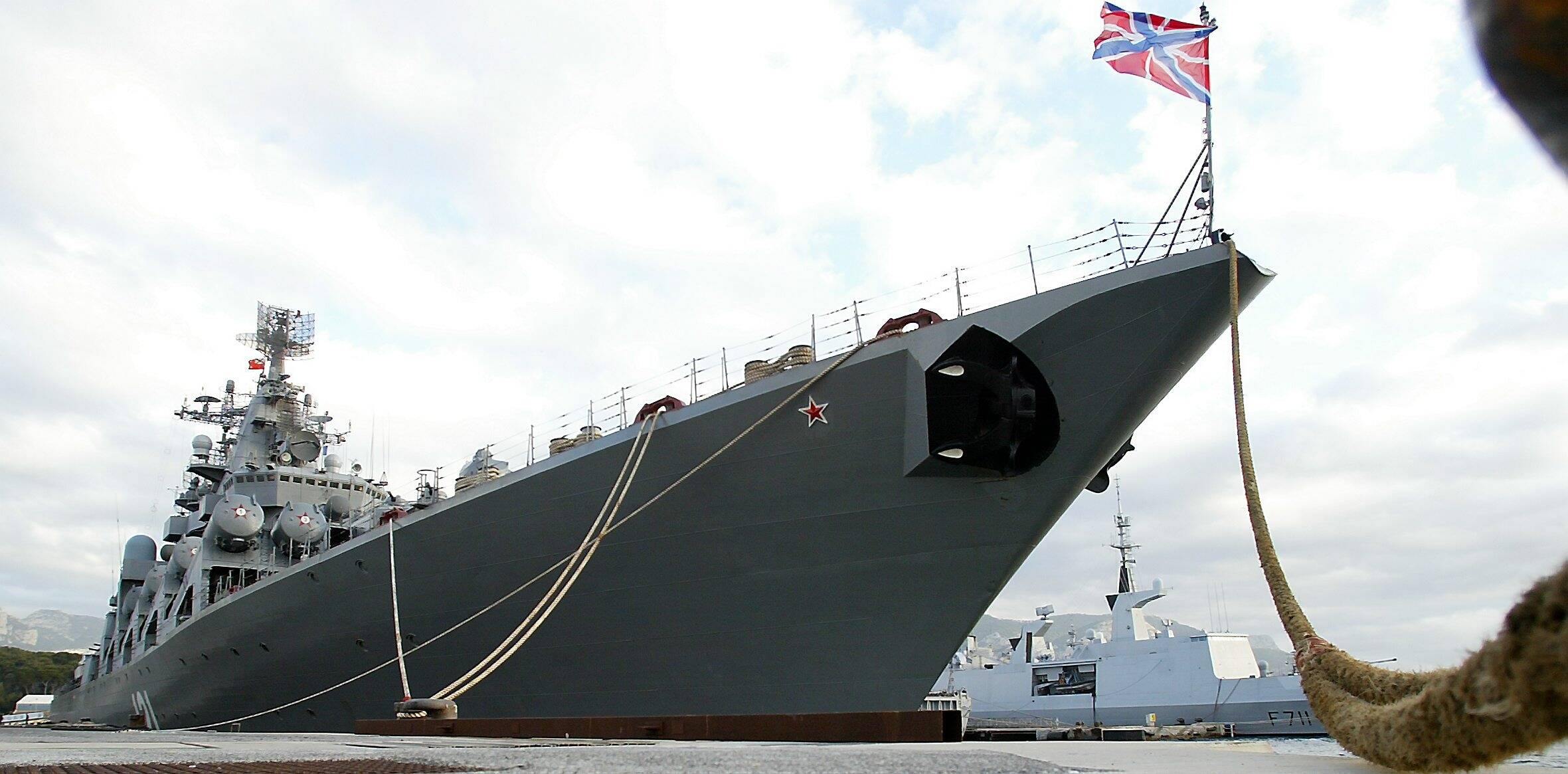 Naufrage du Moskva en Ukraine: quand le croiseur russe était reçu avec les honneurs en rade de Toulon