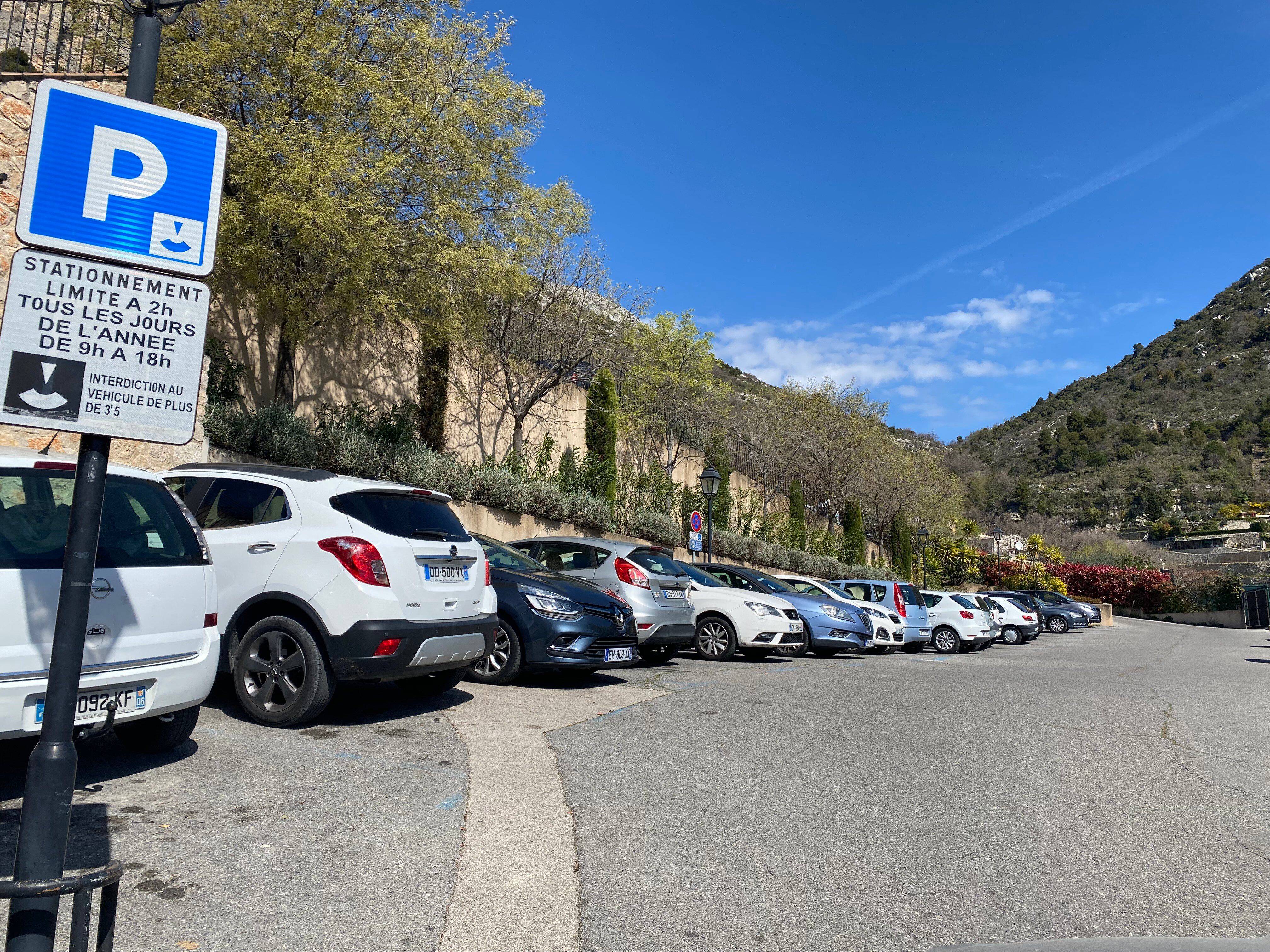 "On perd des clients...": les commerçants pestent contre le stationnement restrictif pour les visiteurs à Saint-Jeannet