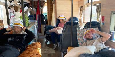 Fanny lance sur les routes de la région son bus scolaire transformé en mini-hôtel roulant