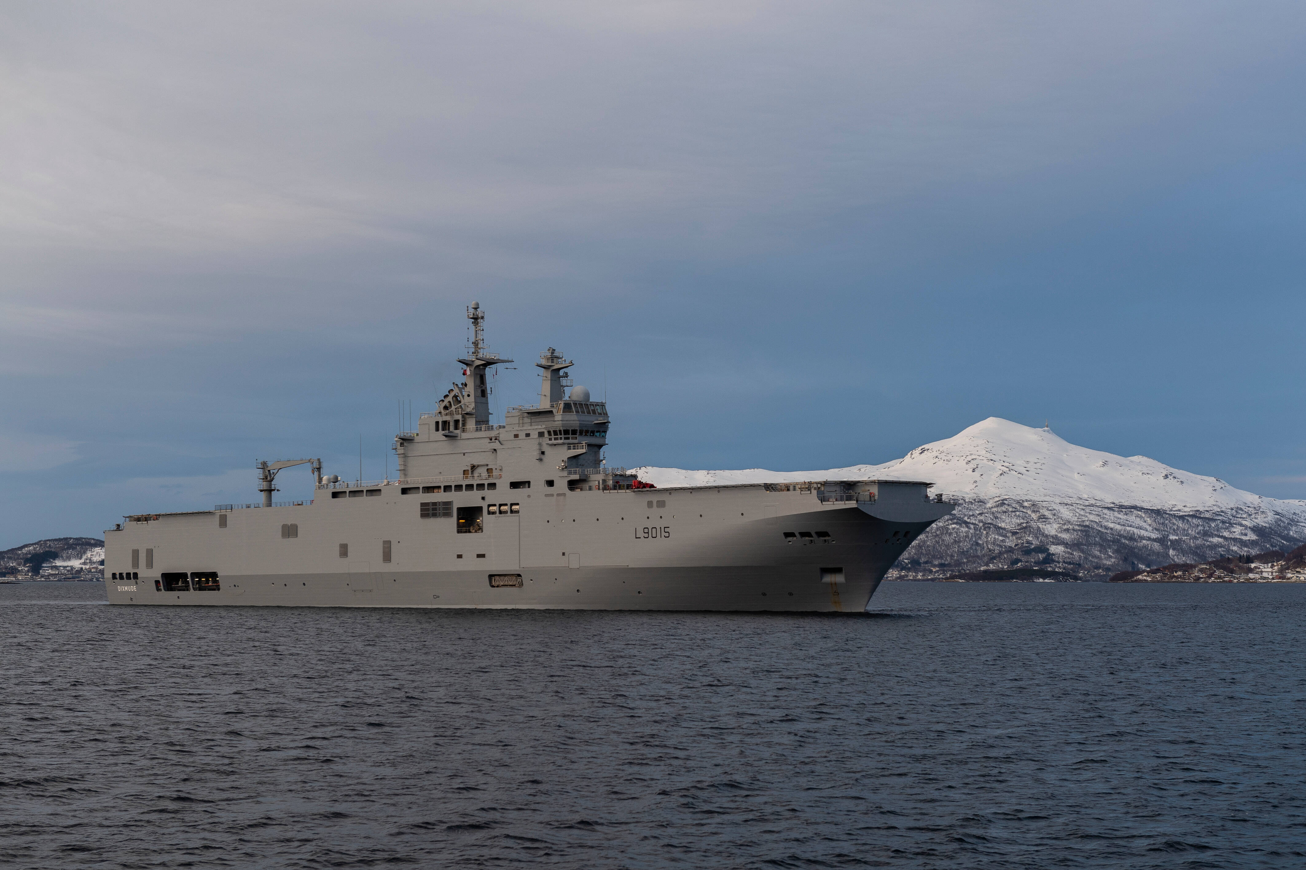 Le porte-hélicoptères Dixmude est rentré à Toulon, on vous raconte sa mission au Pôle Nord en 5 images