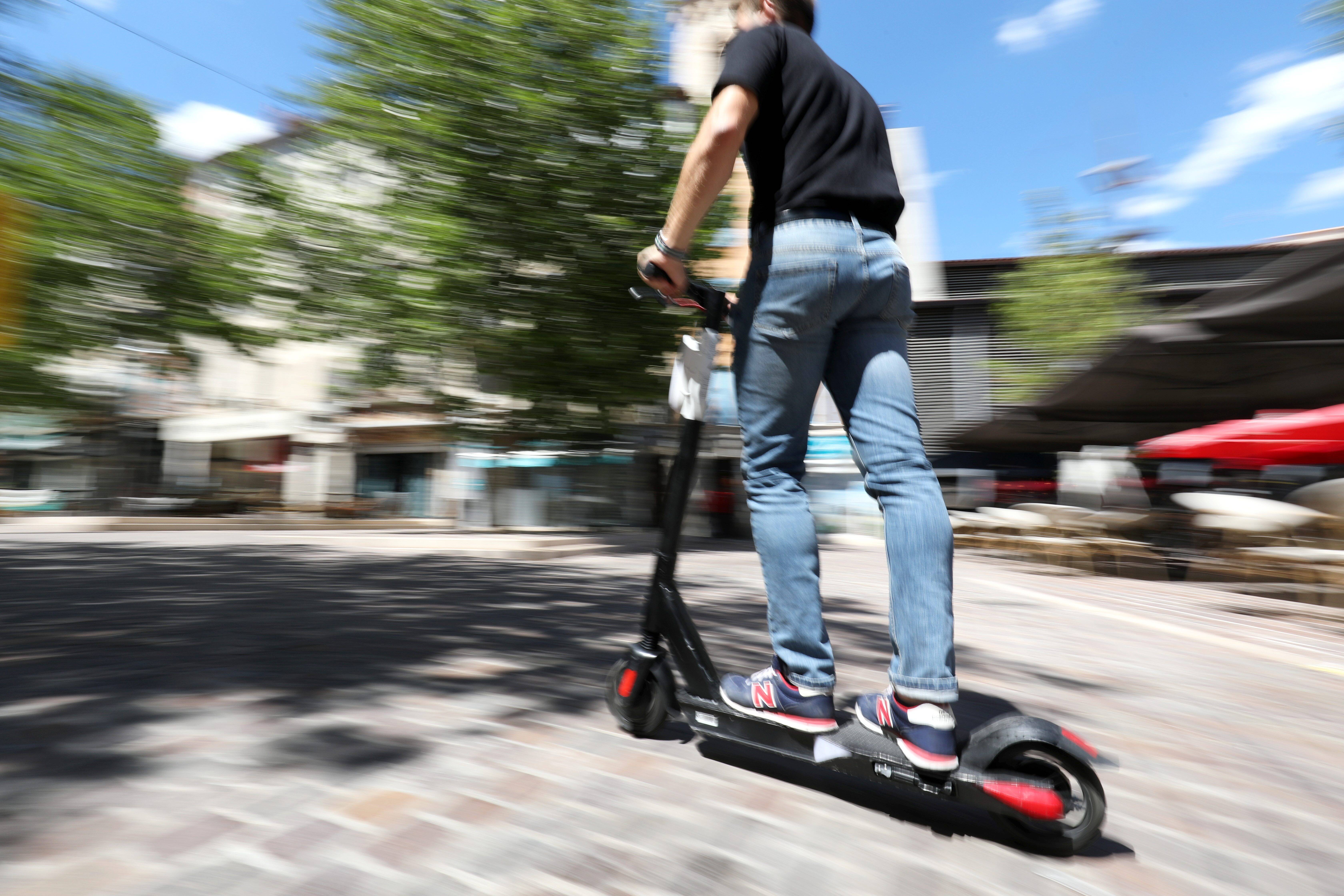 Un enfant mort après une collision avec une trottinette à Nice: le point sur les enjeux de sécurité liés à cette pratique en plein boom