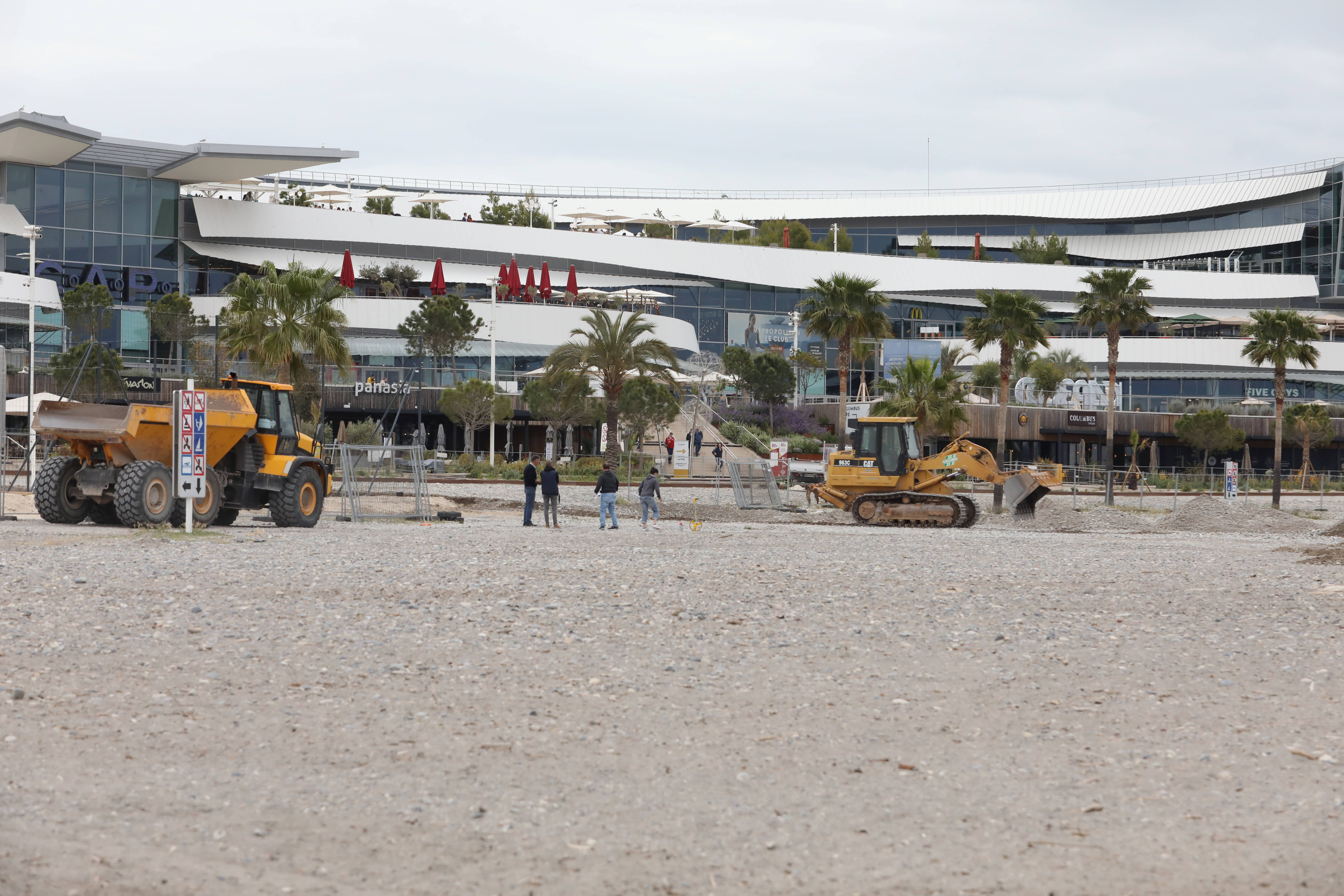 Pourquoi la plage en face de Cap 3000 est-elle inaccessible à Saint-Laurent-du-Var?