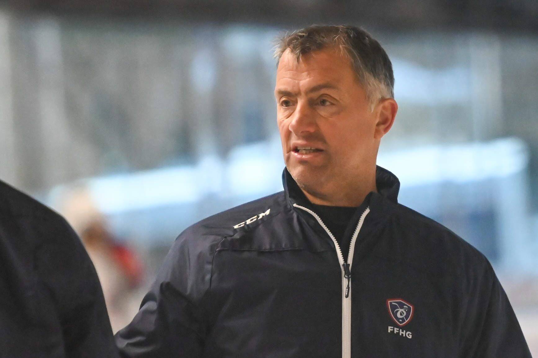 "Se maintenir serait formidable"... Philippe Bozon, le sélectionneur valbonnais de l'équipe de France de hockey sur glace, se livre avant le début du championnat du monde