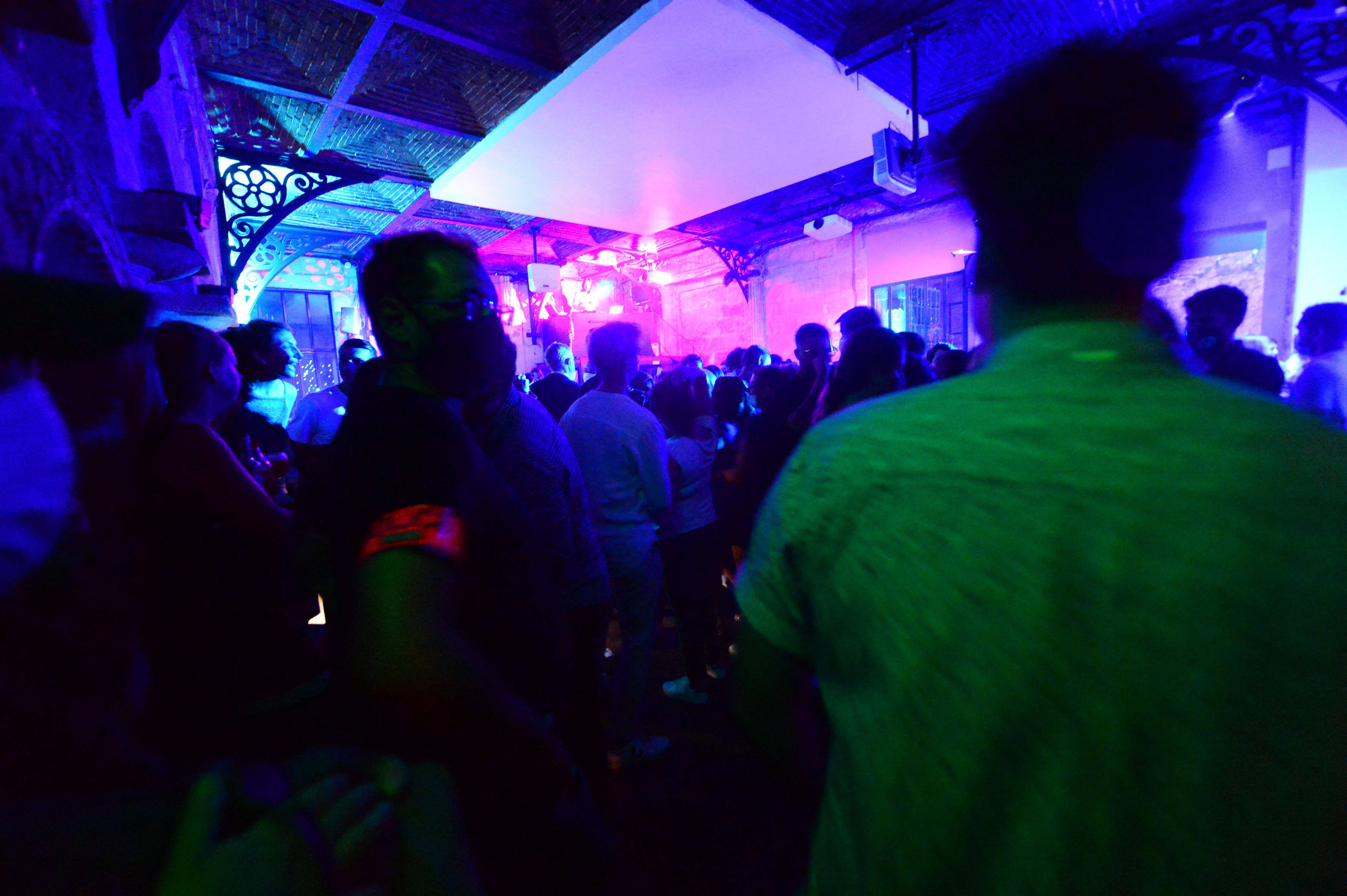 Les discothèques dénoncent une concurrence déloyale: "un faux problème", répondent les patrons de bars dansants