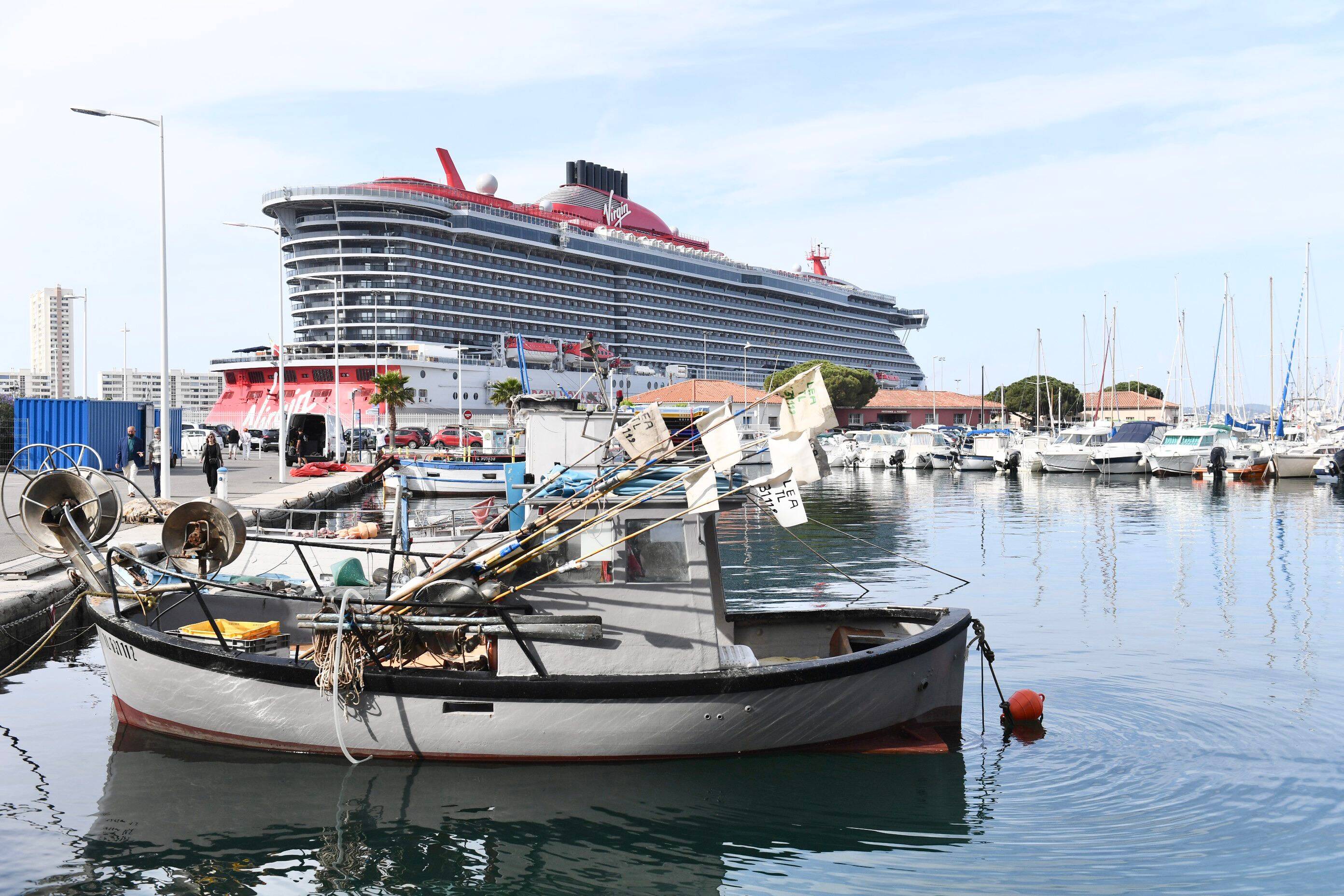 5 choses à savoir sur le paquebot futuriste Valiant Lady en escale dans la rade de Toulon