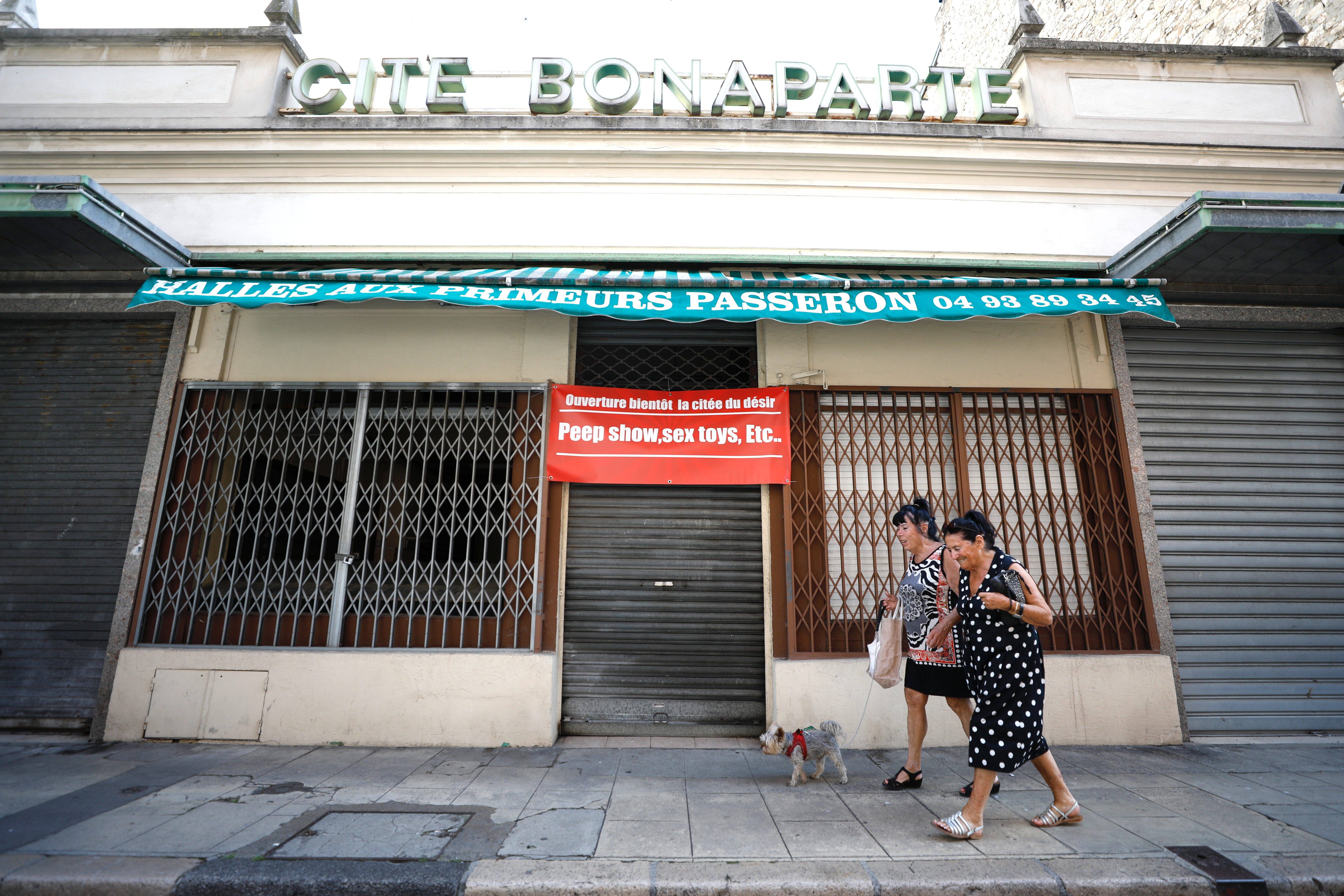 Un sex-shop et un peep show à la place d'une mythique halle de Nice? Derrière la blague, un vrai projet