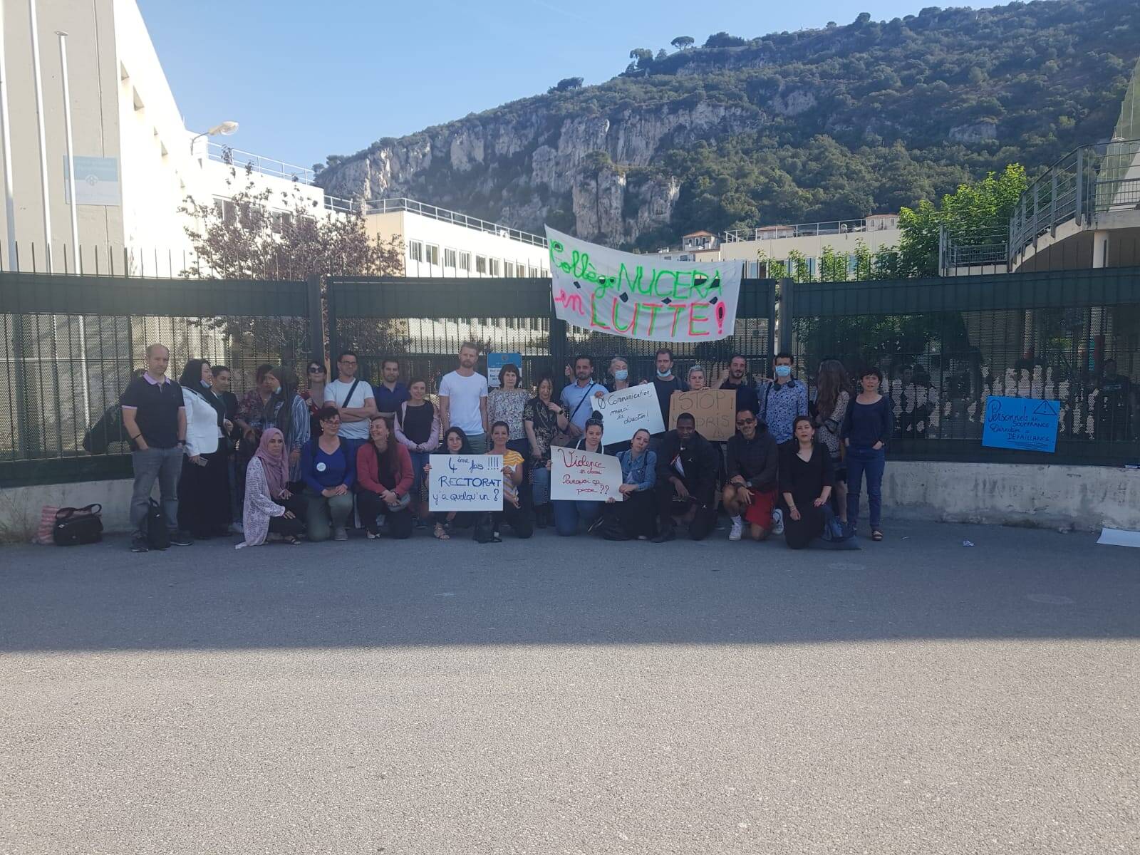 Violences, problème de dialogue avec la direction... À bout, les profs de Louis-Nucéra manifestent devant ce collège de Nice-Est ce vendredi matin