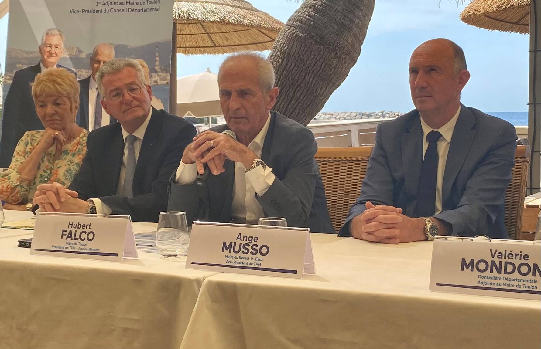 "On va le faire repartir à Paris": pour le maire de Toulon Hubert Falco, Eric Zemmour est un "touriste"