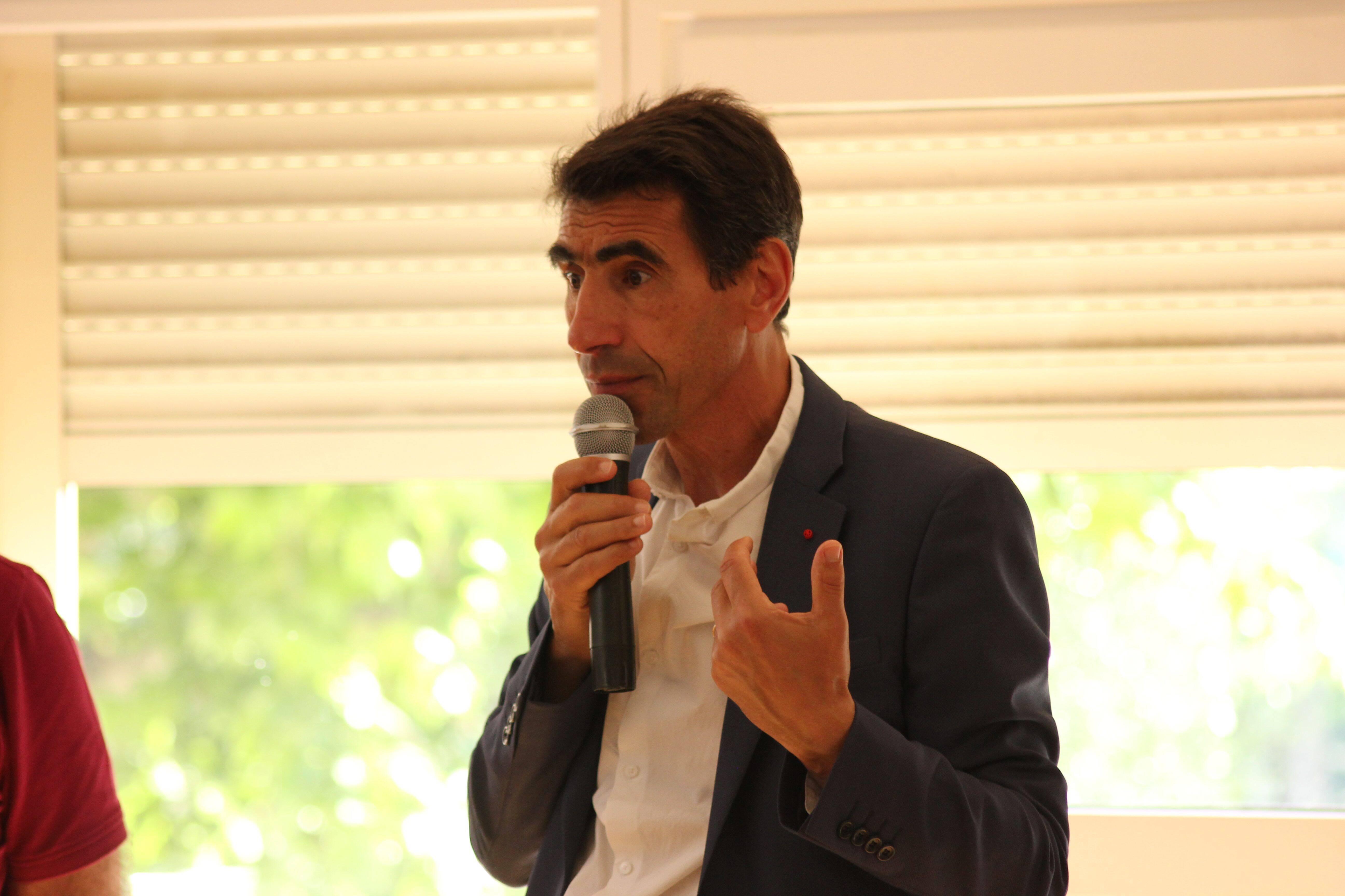 "Je souhaite que nous allions vers une identité positive de ce que nous sommes": candidat de la ruralité, Abdel Aïssou joue la carte du terroir dans la 2e circonscription