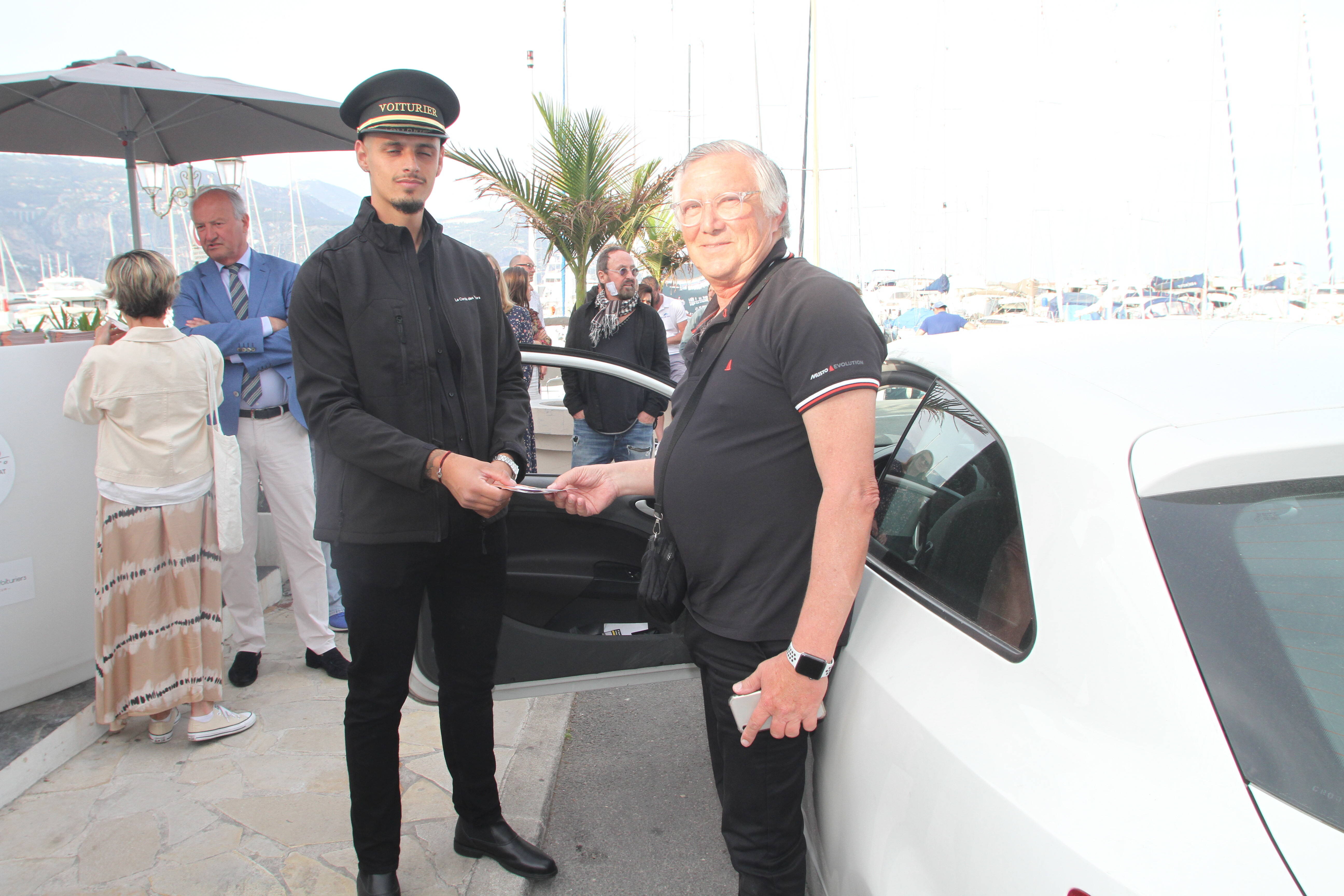 Du shopping sans galérer pour se garer? Une commune de la Côte d'Azur se dote d'un service de voiturier