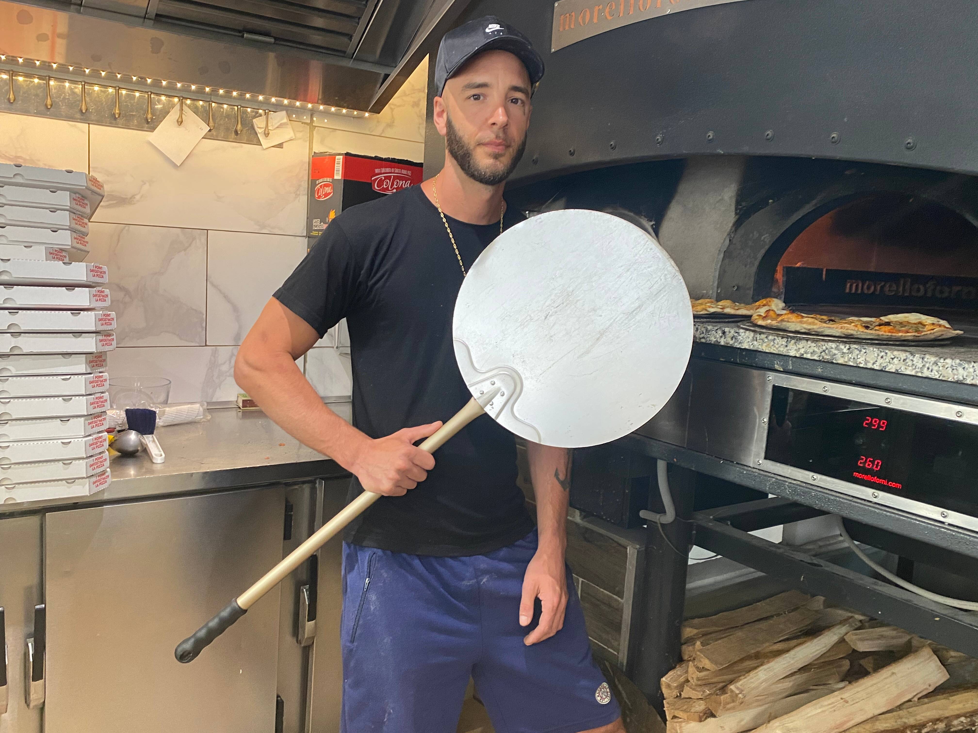 "On fera toujours du pan bagnat": à la rencontre de celui qui va reprendre le kiosque "Chez Félix" à Nice