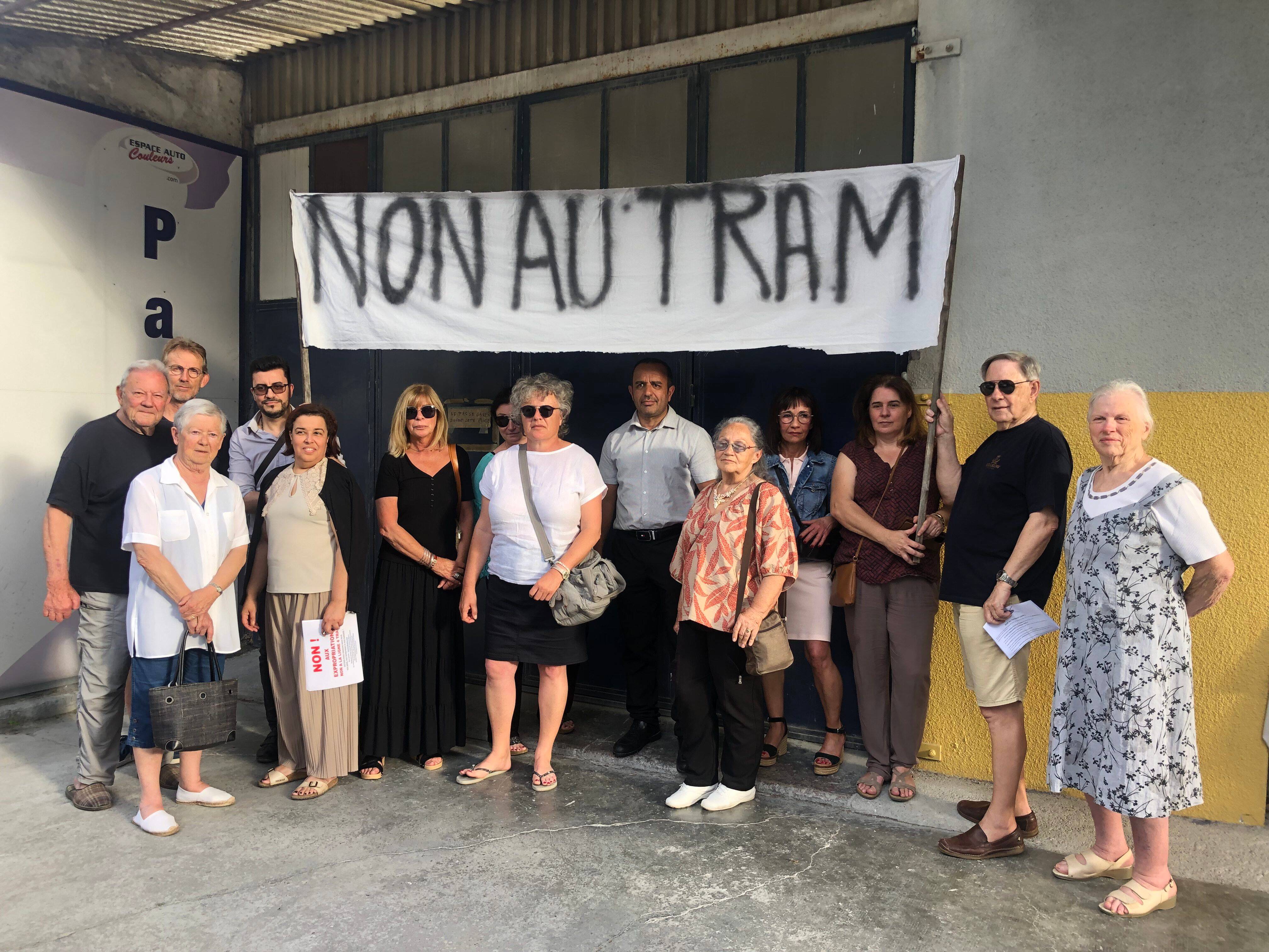 "Ça va être 1,8km de problèmes". Des riverains dénoncent le projet du tramway à Saint-Laurent