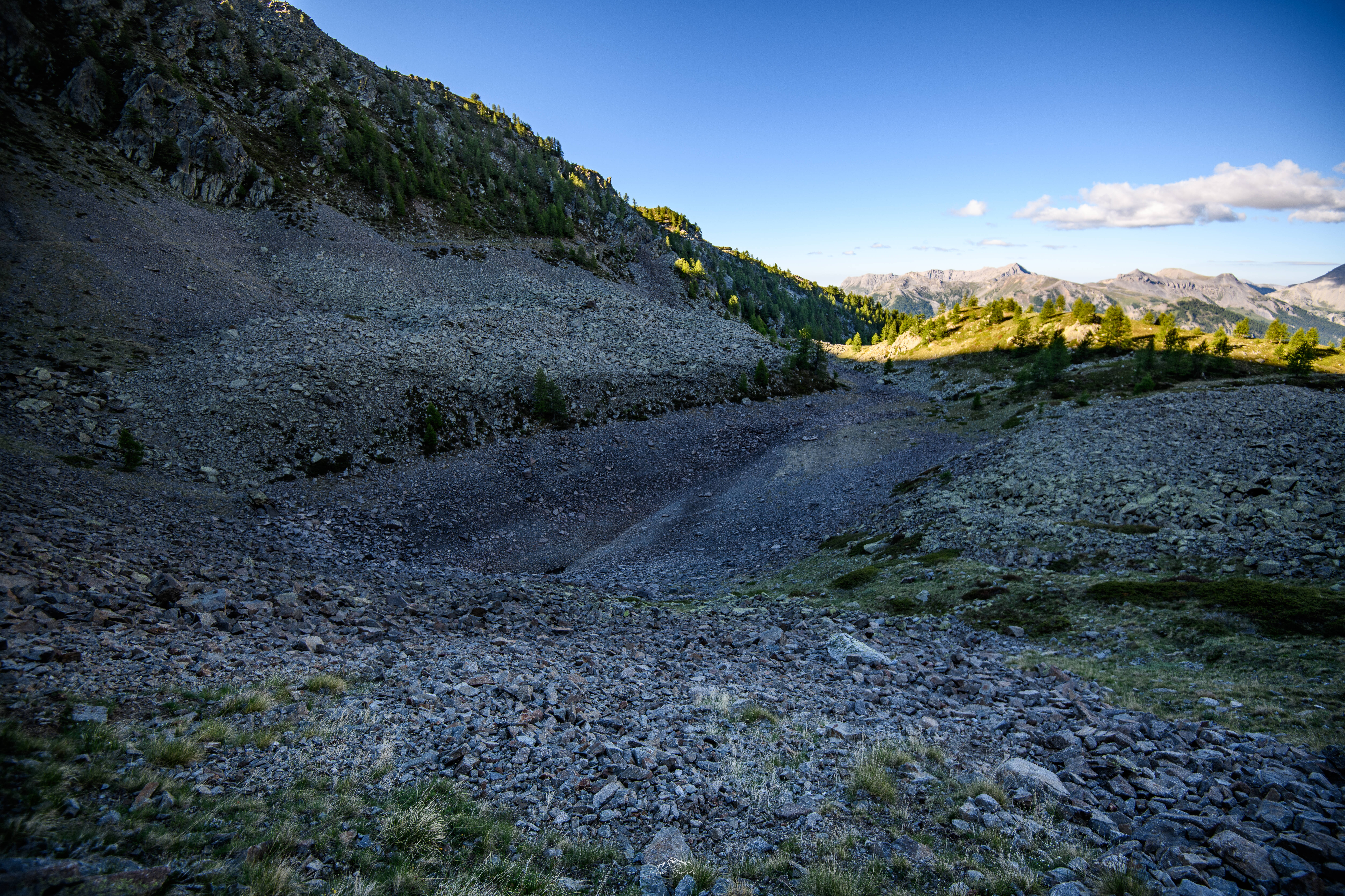 "Si là, on ne se rend pas compte qu'il y a un problème...": un lac du Mercantour à sec à cause de la sécheresse