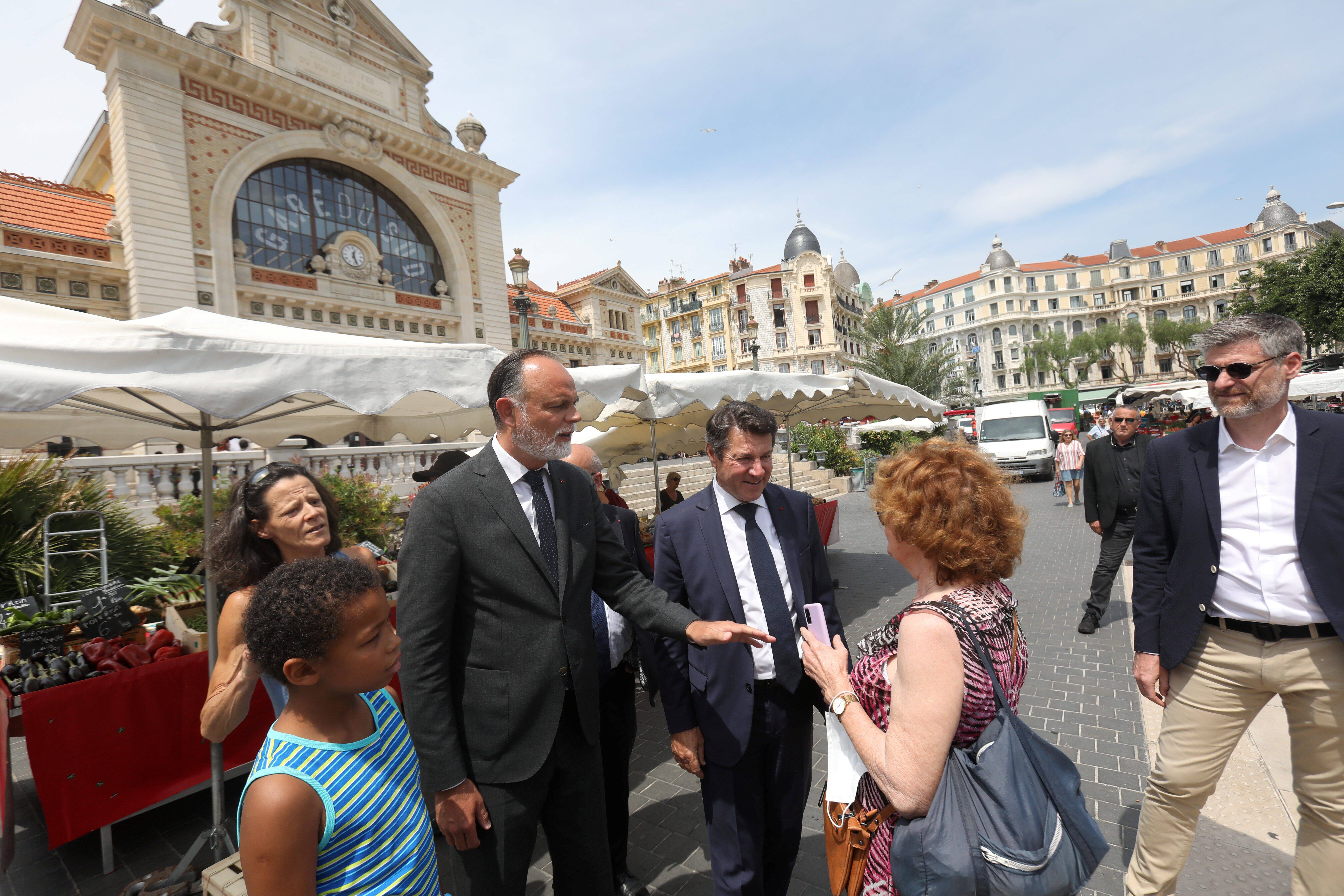 "La question de 2027 viendra le moment venu", affirme Edouard Philippe en campagne pour les législatives dans les Alpes-Maritimes