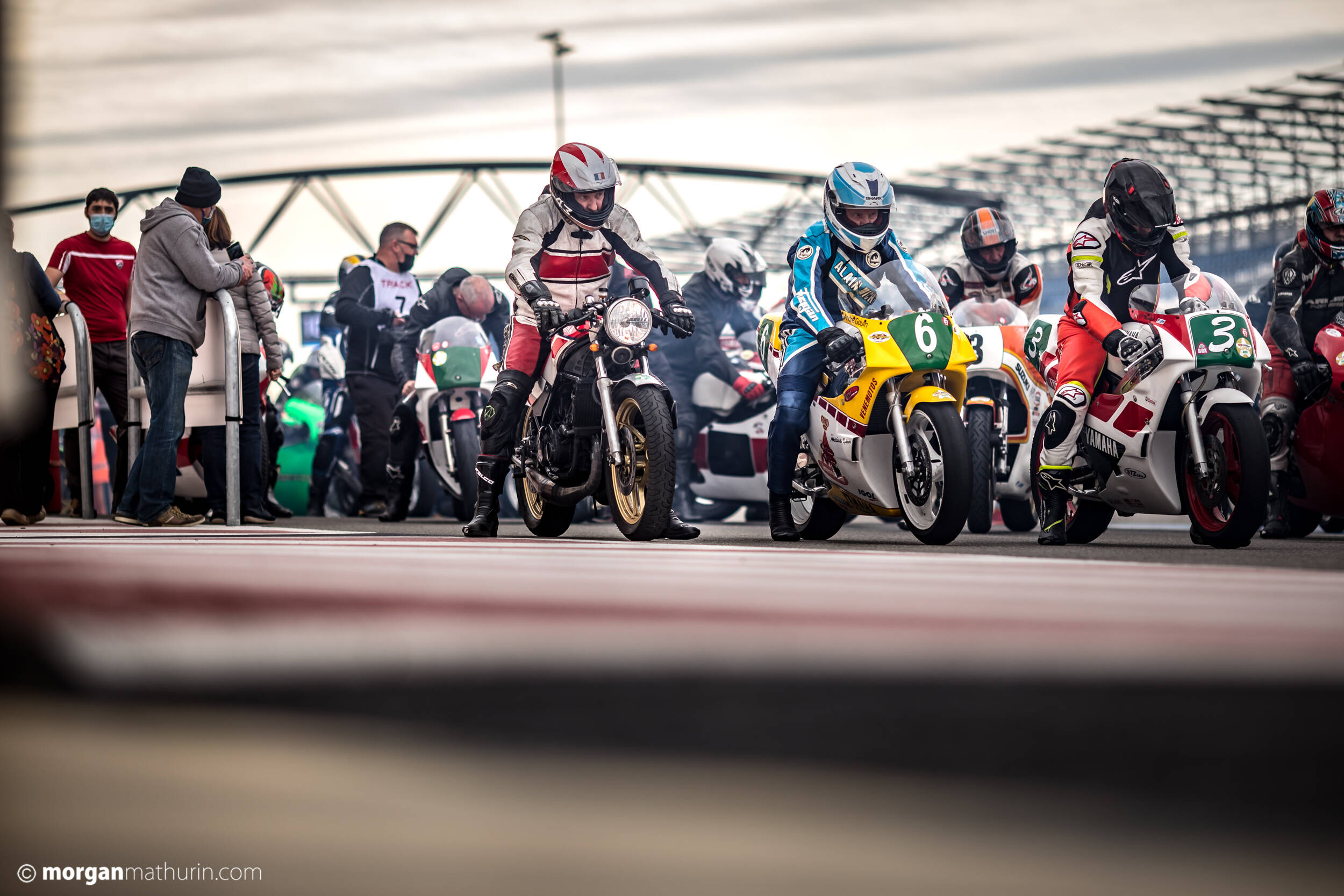 Les motos d'hier et d'avant-hier de la Sunday Ride Classic redémarrent au circuit Paul Ricard