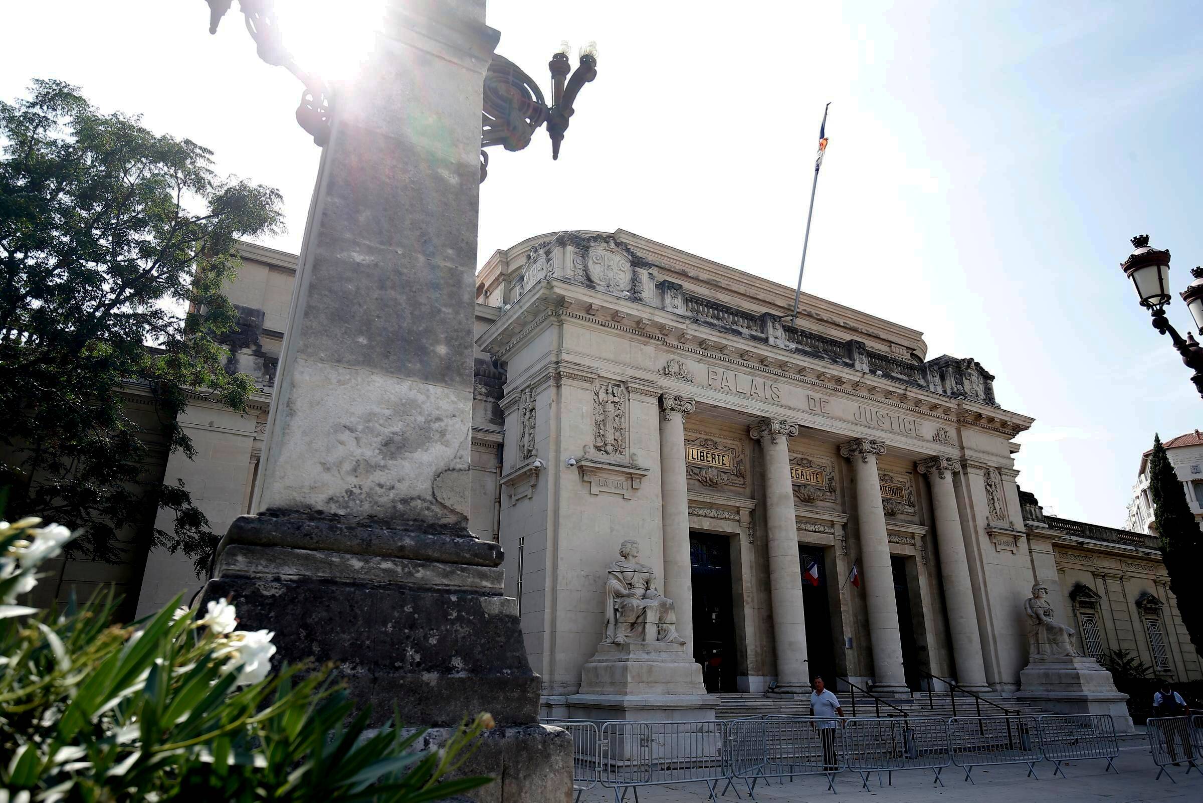 Droguée, filmée et agressée sexuellement par son beau-père, officier marinier sur le Charles de Gaulle