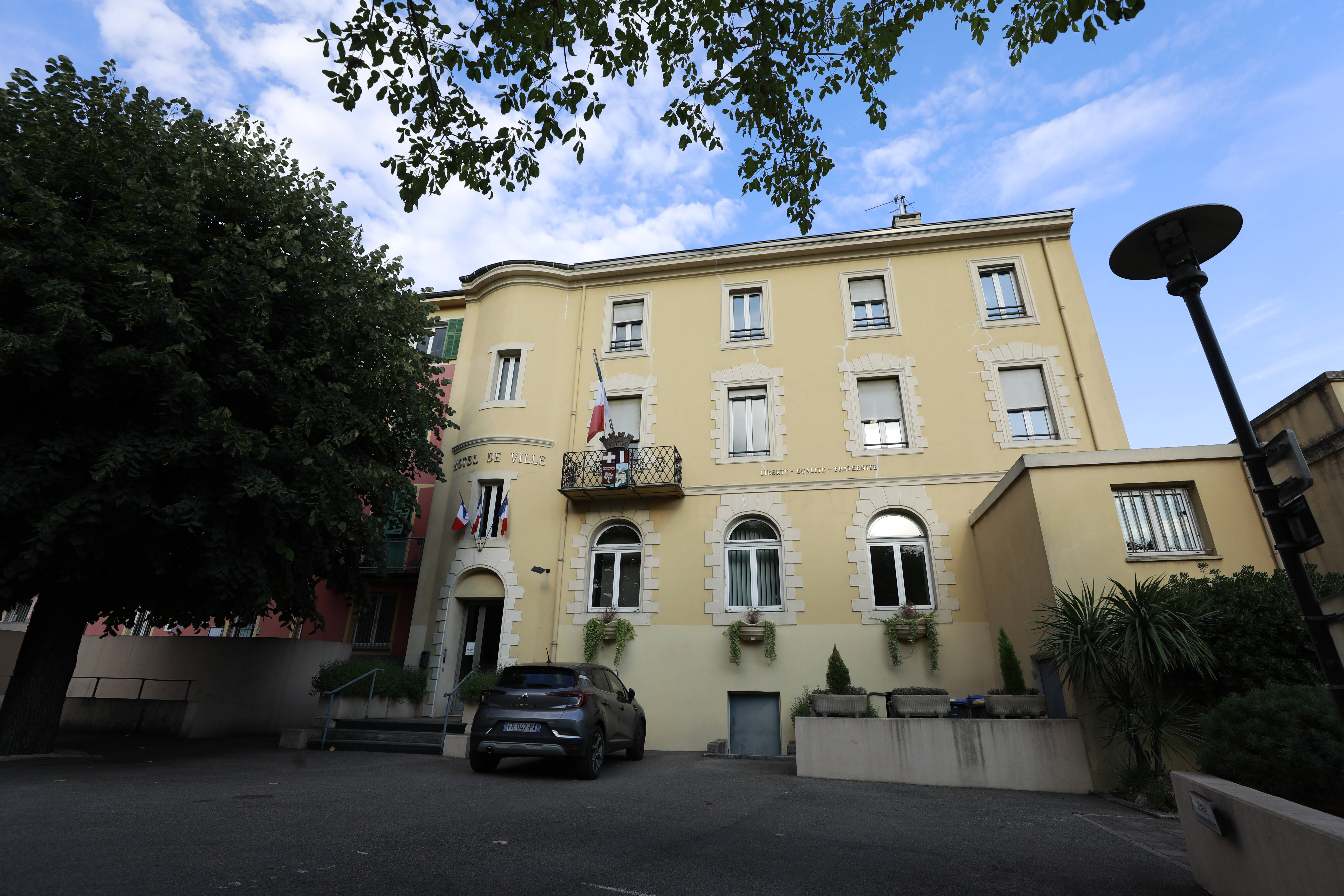 "Il a essayé de mettre des menottes à la petite": comment un message sur Snapchat crée la psychose chez les parents d'élèves d'un collège de la Côte d'Azur