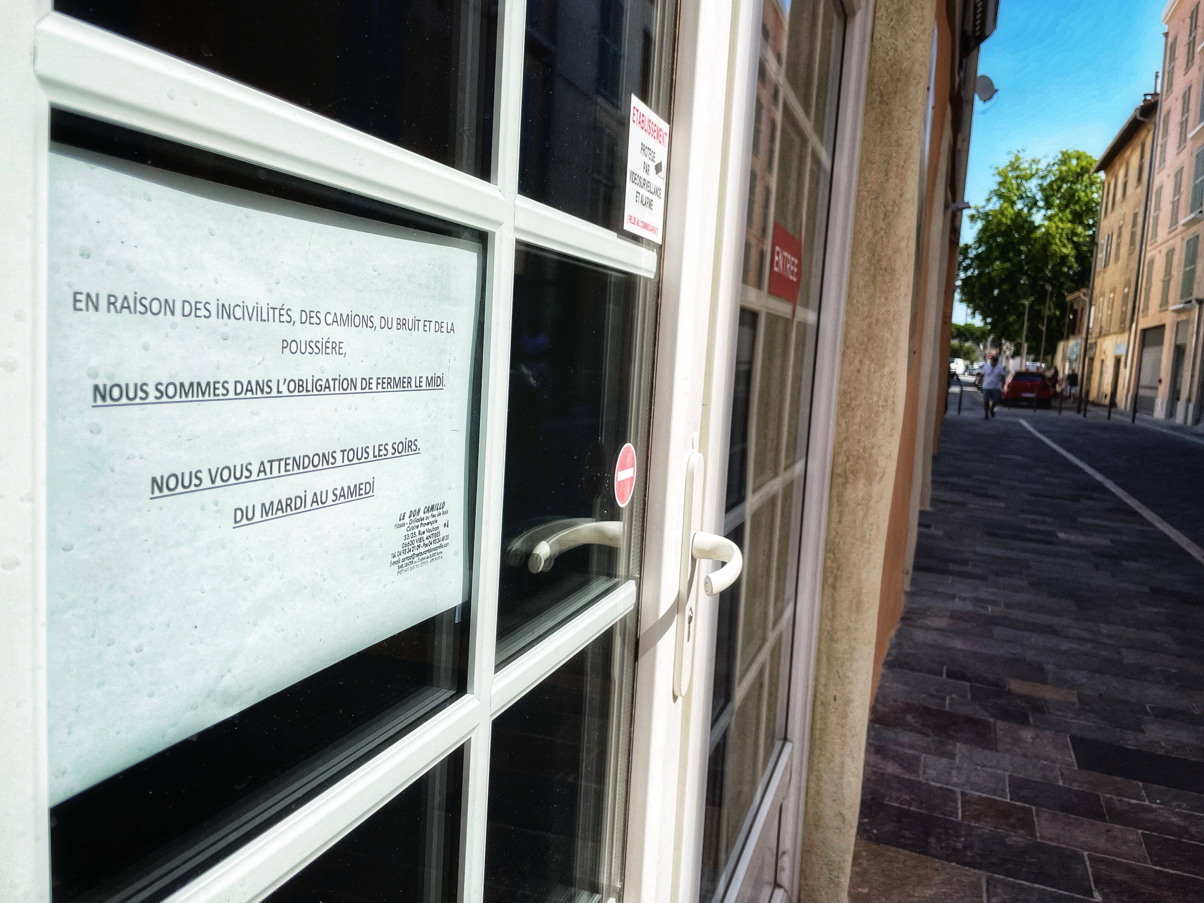 A cause des travaux dans sa rue, ce restaurant azuréen est de nouveau contraint de fermer le midi