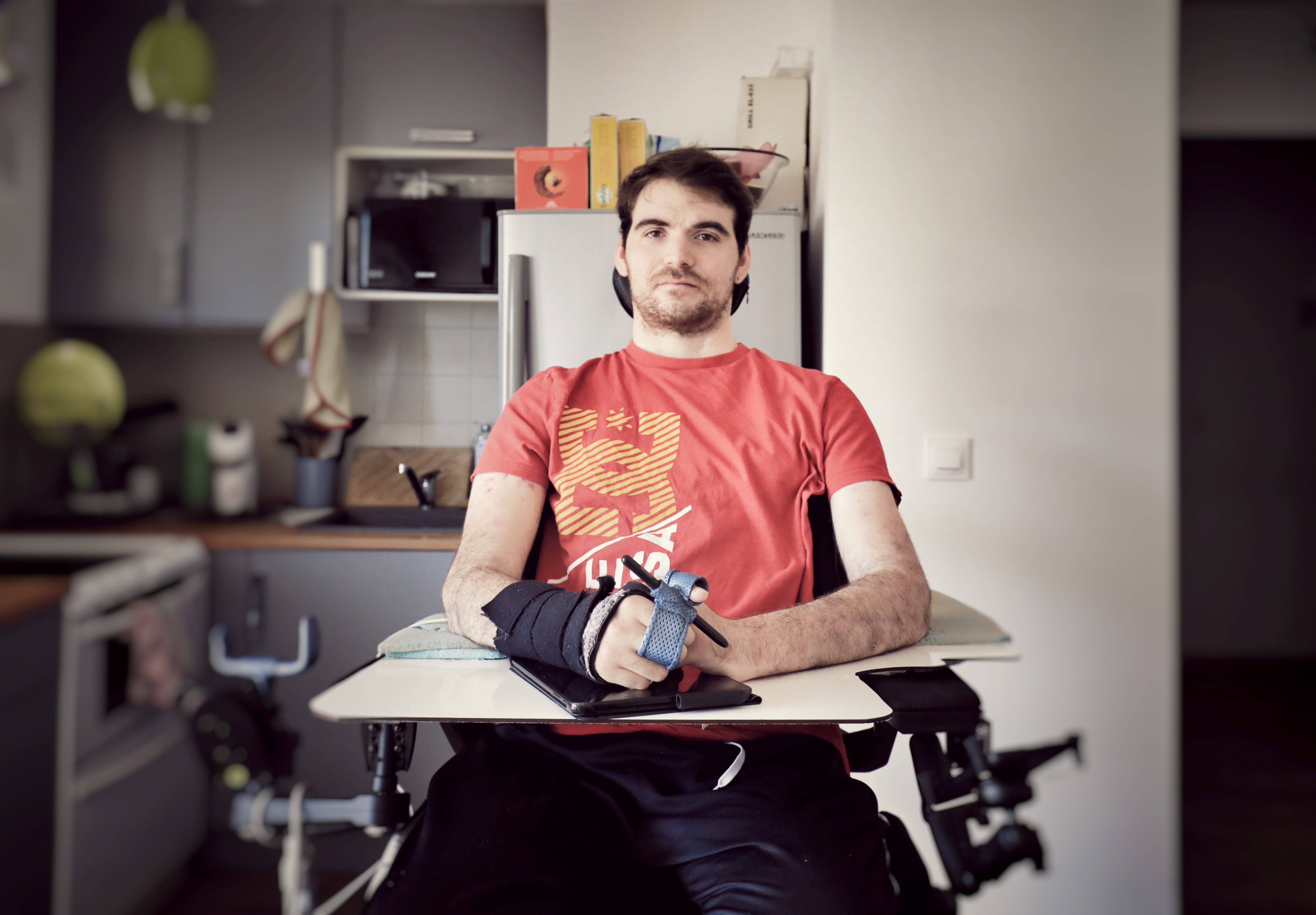 Devenu tétraplégique en 2020, Raphaël a besoin d'un véhicule adapté et fait appel aux dons