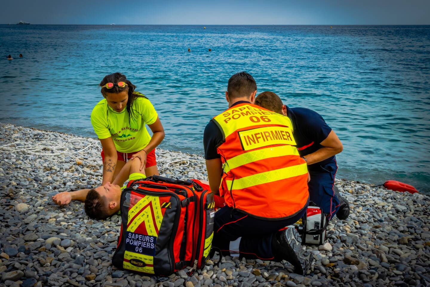 Les nageurs-sauveteurs de Sdis 06 lors d’une démonstration de secours, la semaine dernière à Nice. (Photo Sdis 06)