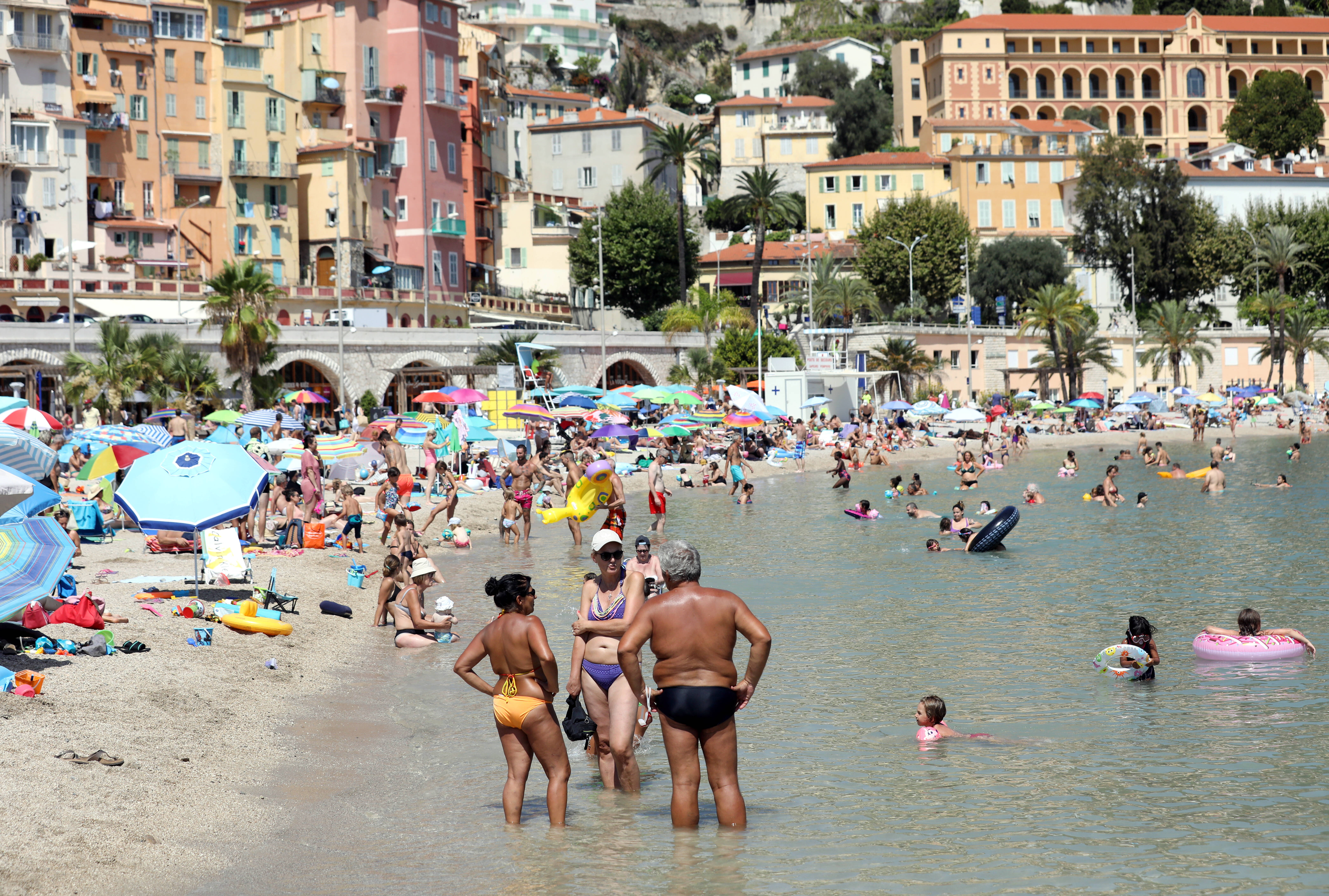 On vous explique pourquoi il est interdit de se baigner à Menton