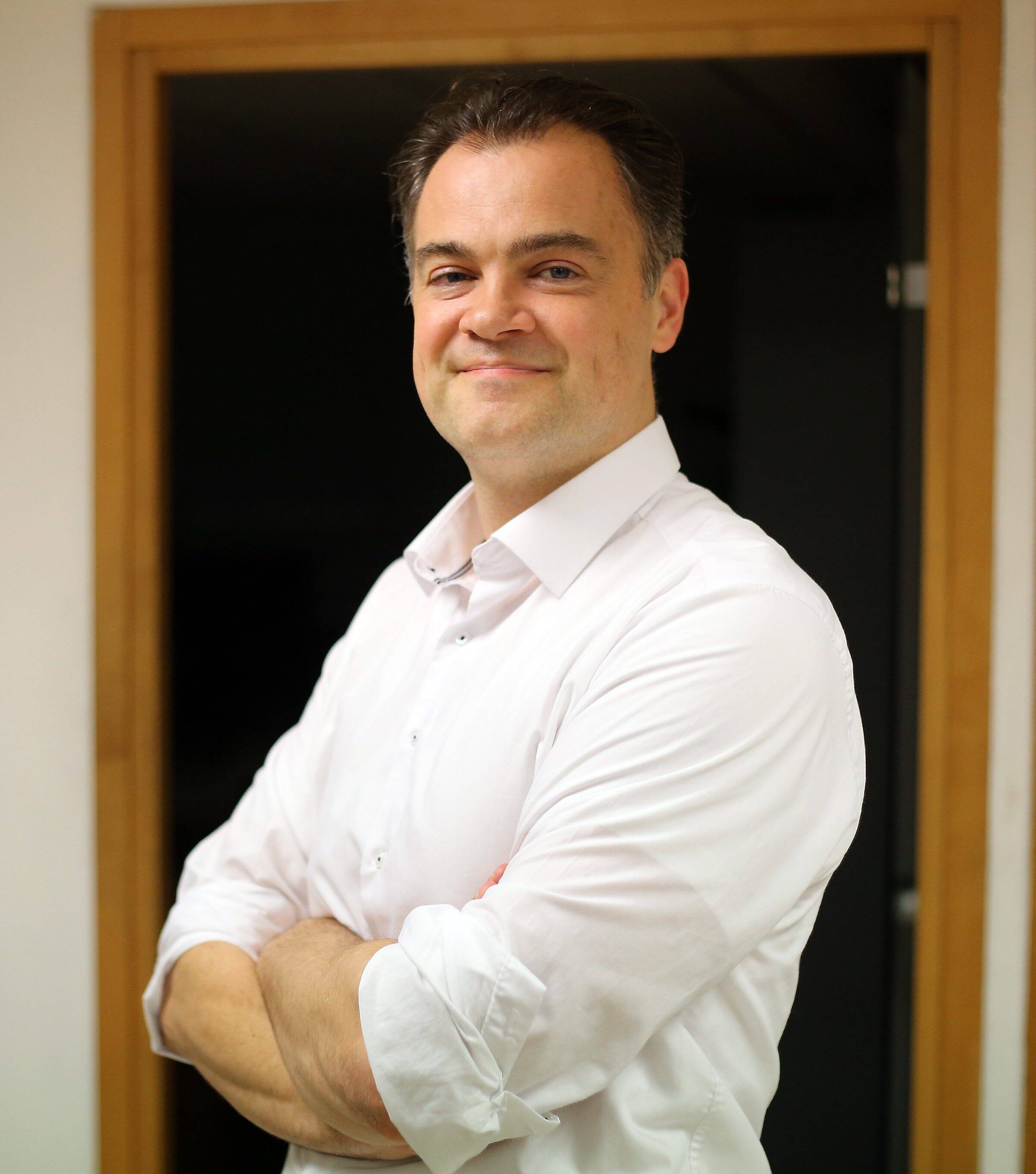 Vente contestée de la plage du Negresco à Nice: un opposant écologiste saisit le préfet et le procureur