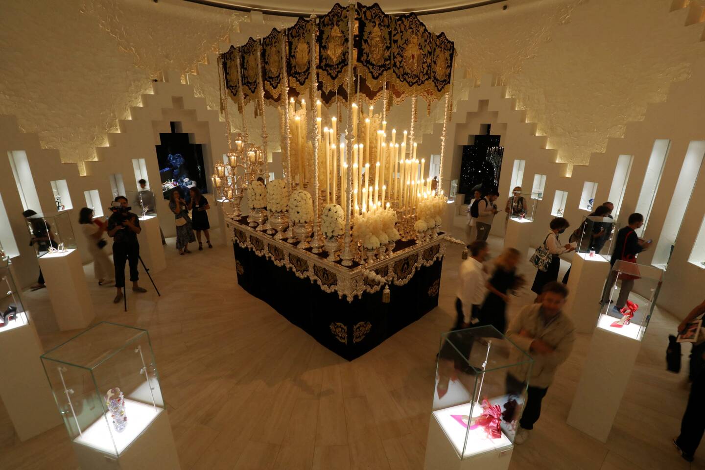 La salle du Trésor et son palanquin fabriqué par des artisans de Séville.