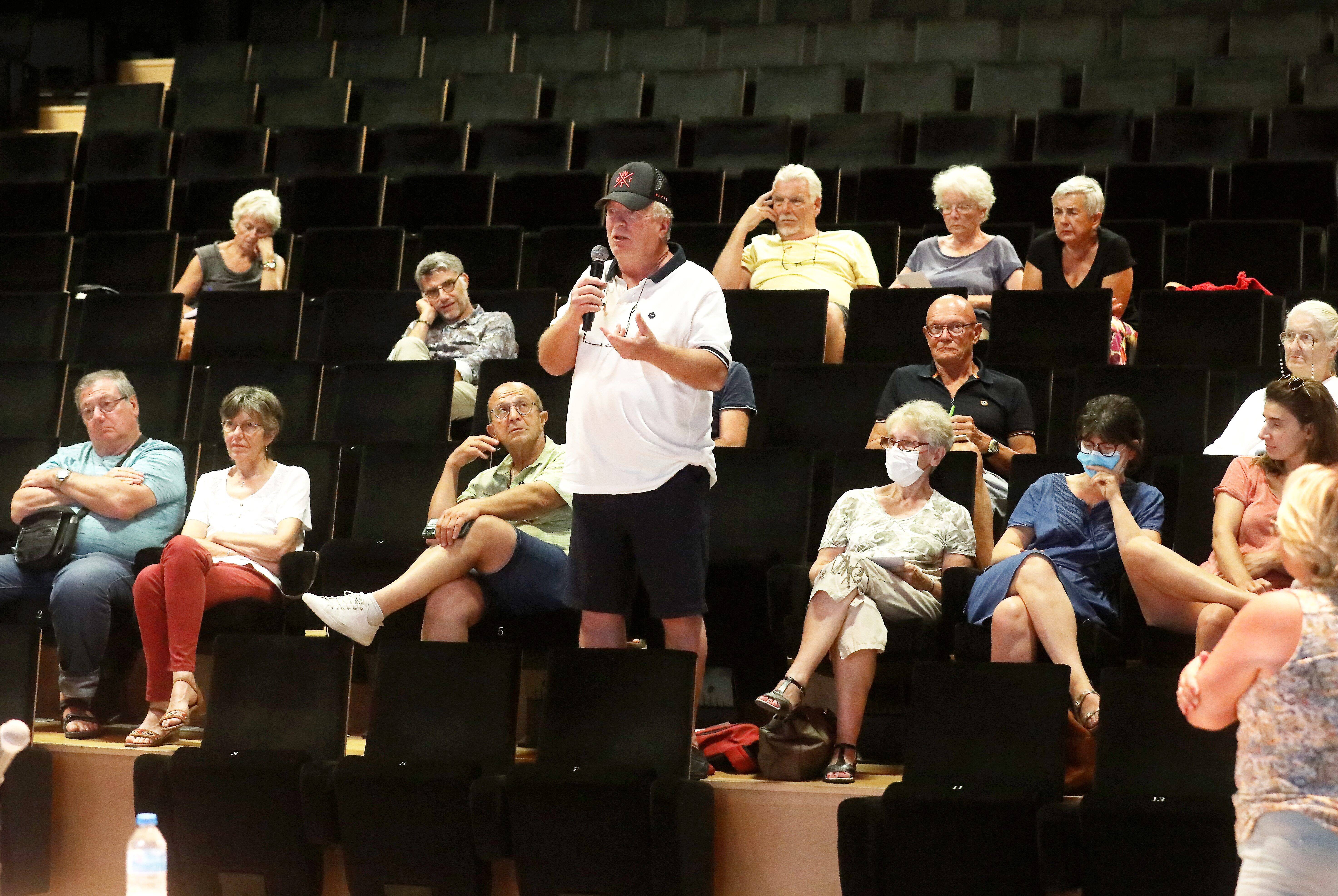 Questions from local residents about the waste sorting center project in Draguignan