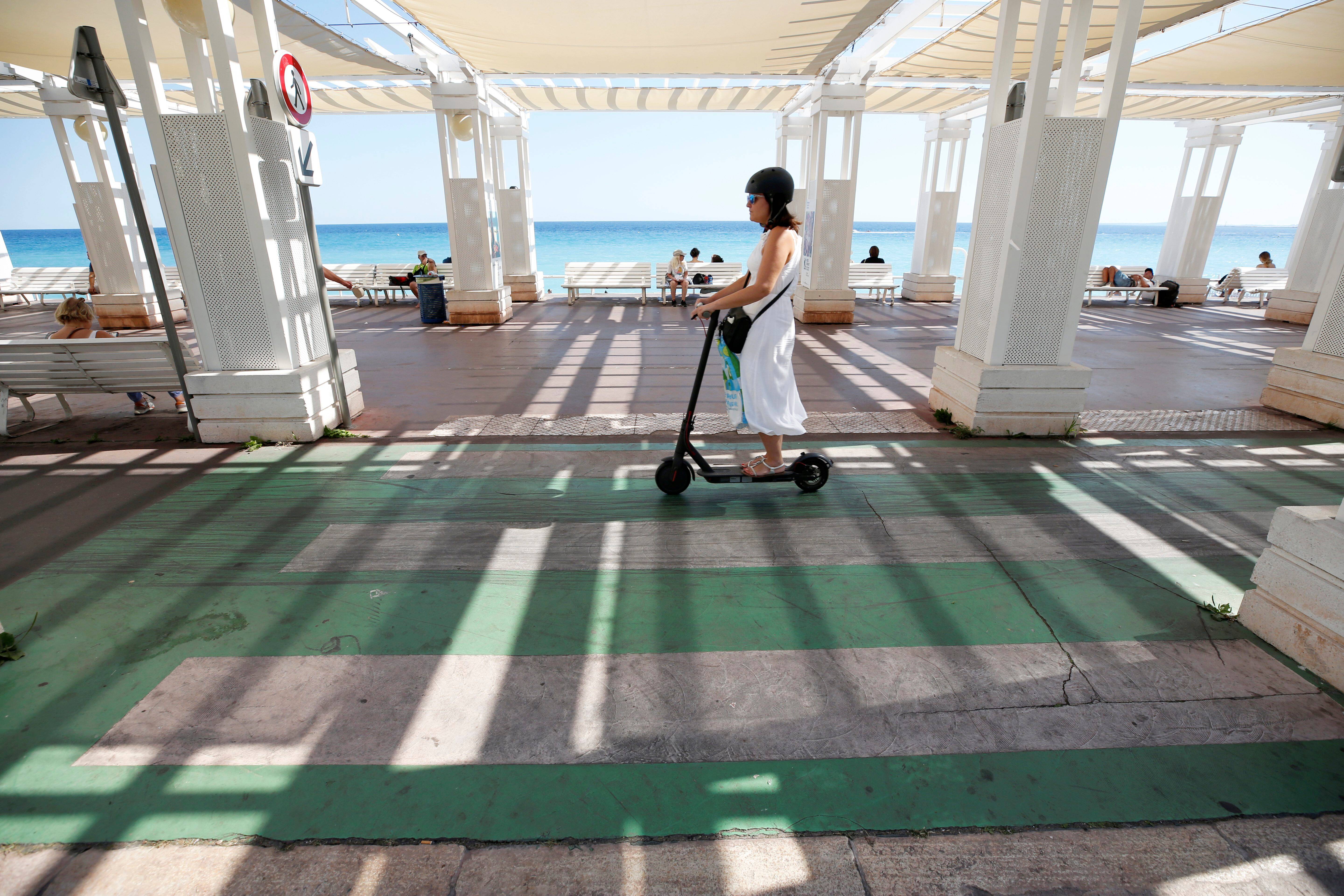 "Débrider votre trottinette? On peut vous le faire, mais à vos risques et périls": les vendeurs méfiants après l'accident mortel sur la Promenade des Anglais