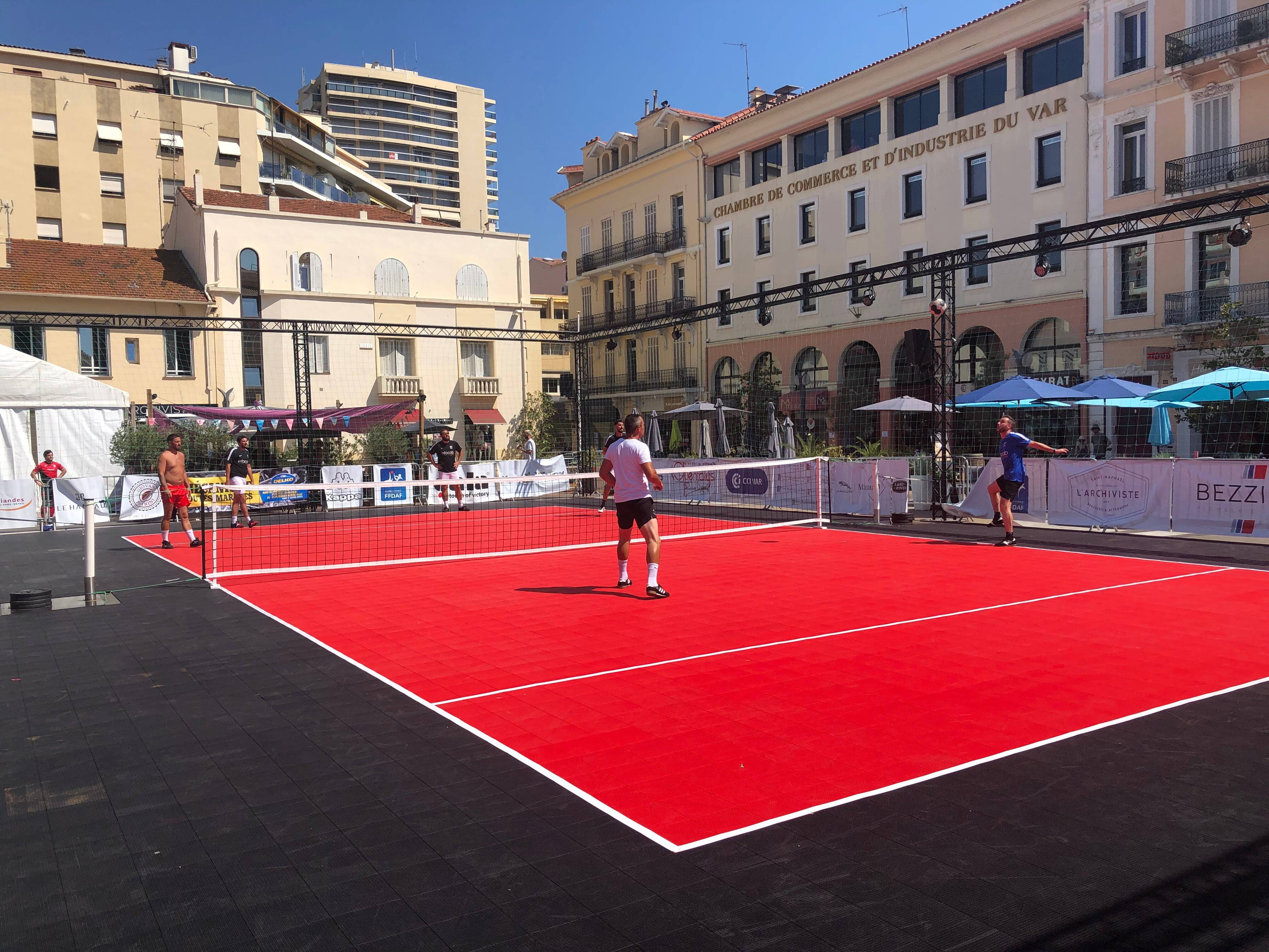 Venez assister à une compétition de "futnet", à mi-chemin entre le foot et le tennis, ce week-end à Saint-Raphaël