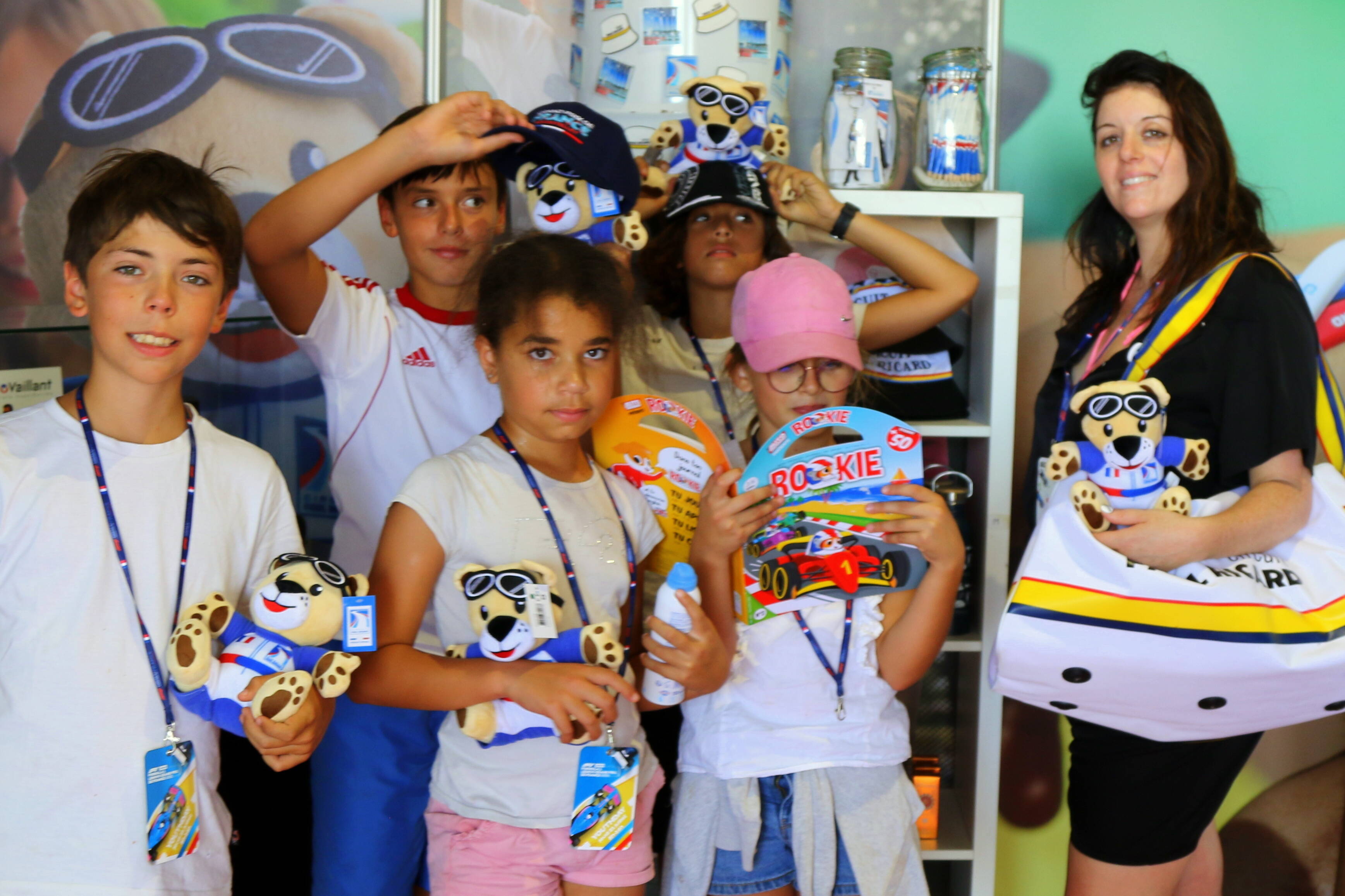 Avant le Grand Prix de F1, les jeunes vrombissent de plaisir au circuit Paul Ricard