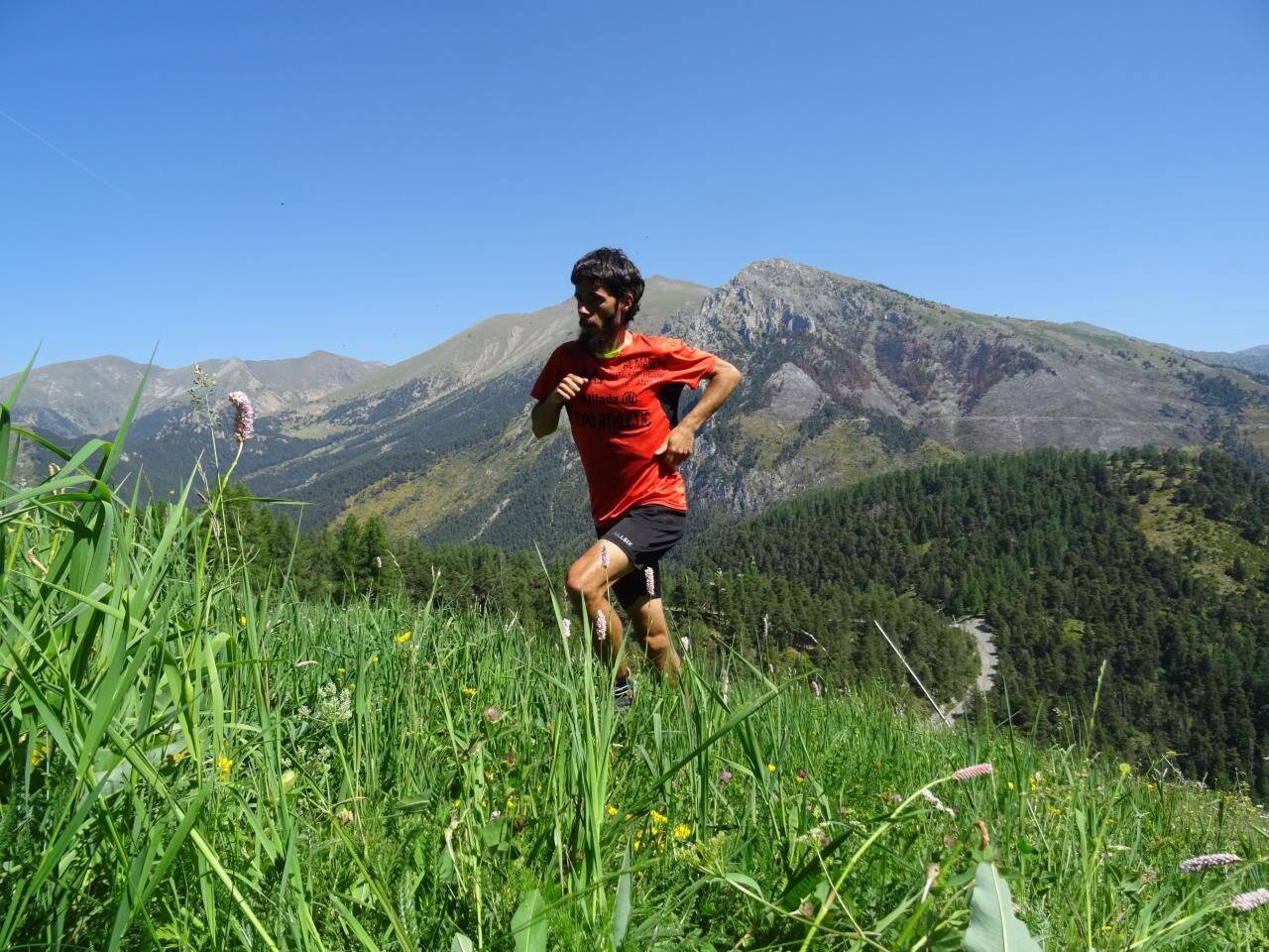 "Je vais faire du tout droit sous un ancien télésiège": ce traileur se lance un défi vertical dans les pentes de La Colmiane