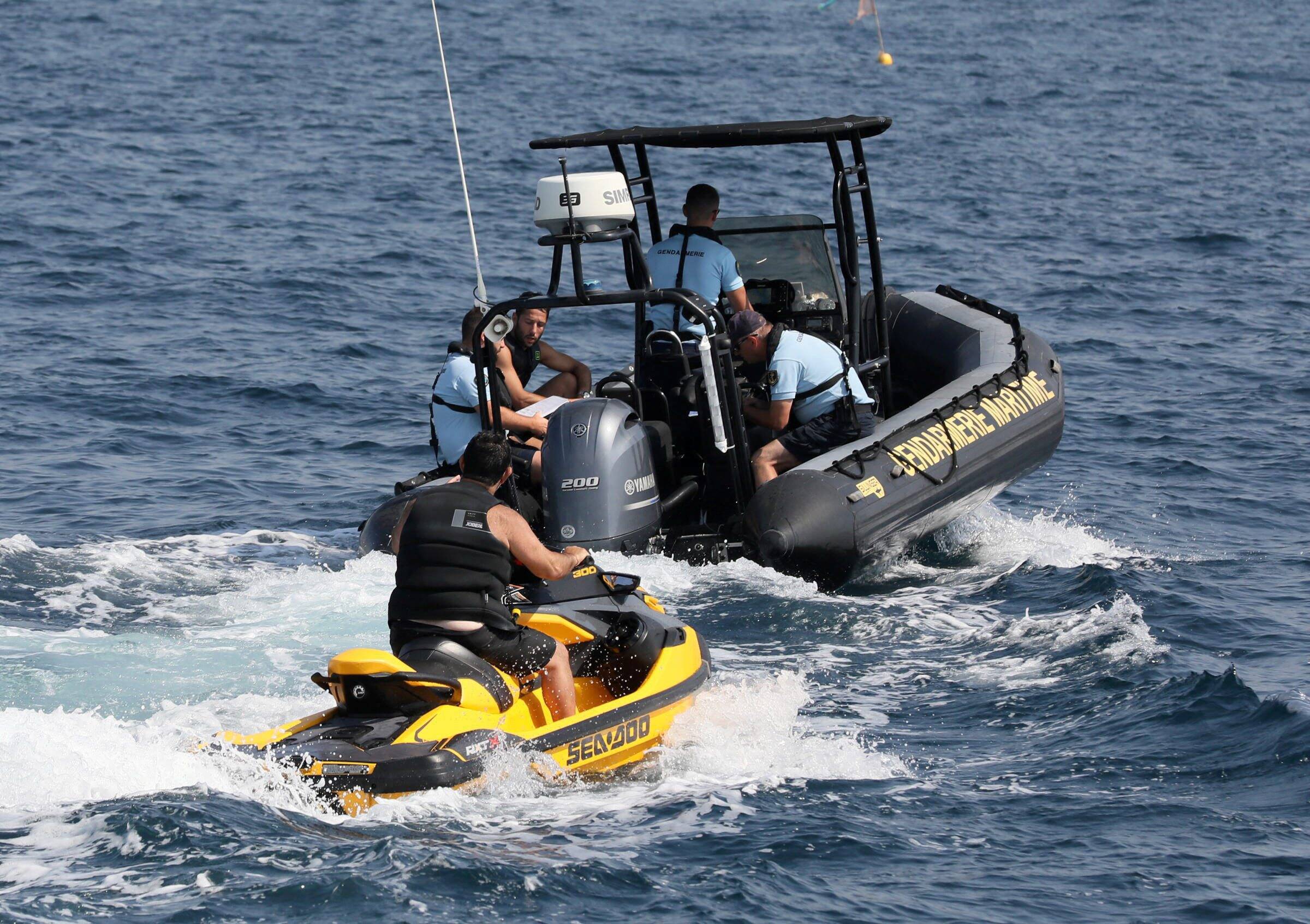 Faire du paddle n'importe où, faire du jet-ski la nuit... ce qu'il est possible de faire quand vous êtes en mer (et ce qui est interdit)